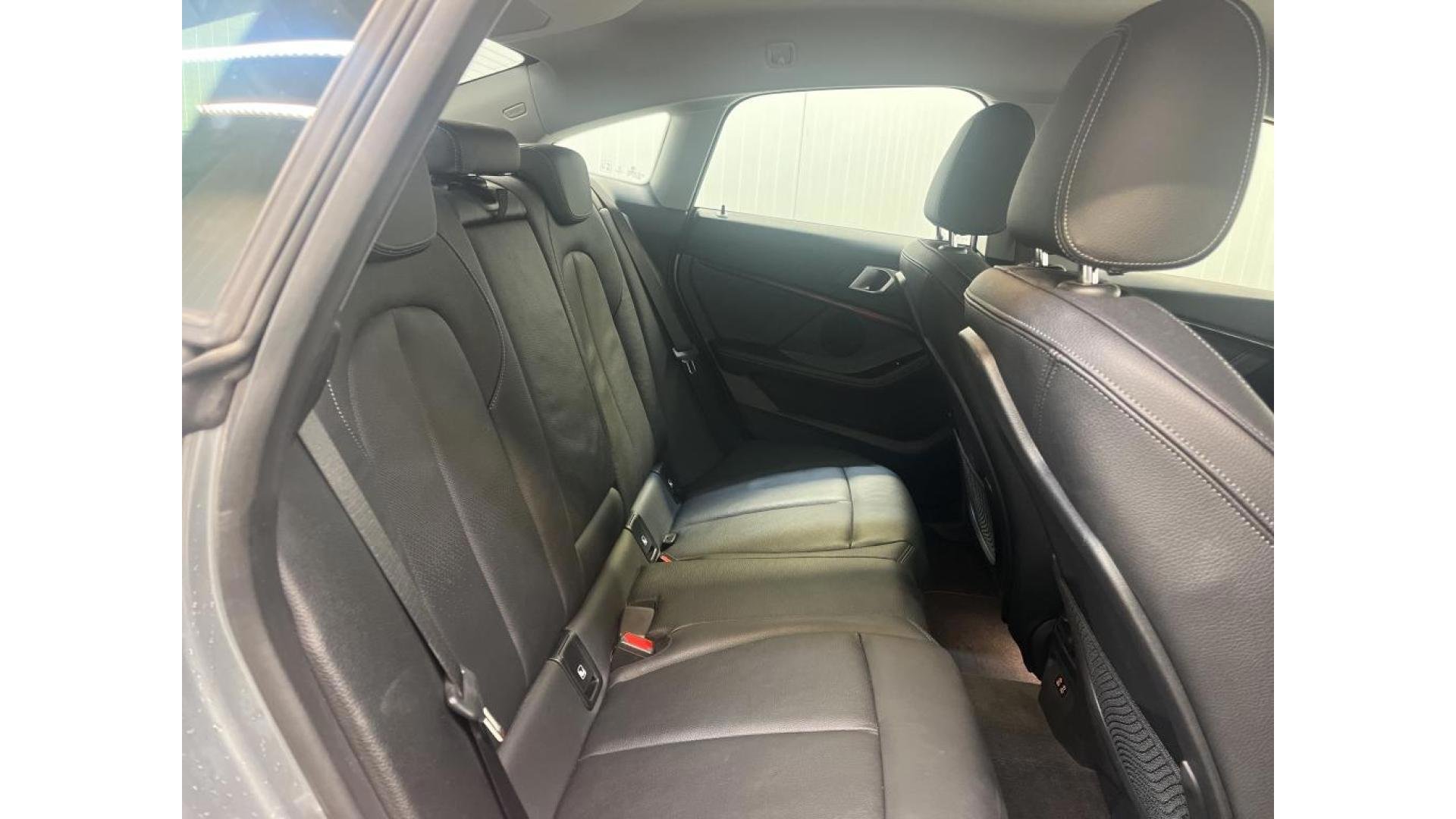 BMW 2 Series 218i Business - Petrol - Automatic - 136 hp - 154.636 km