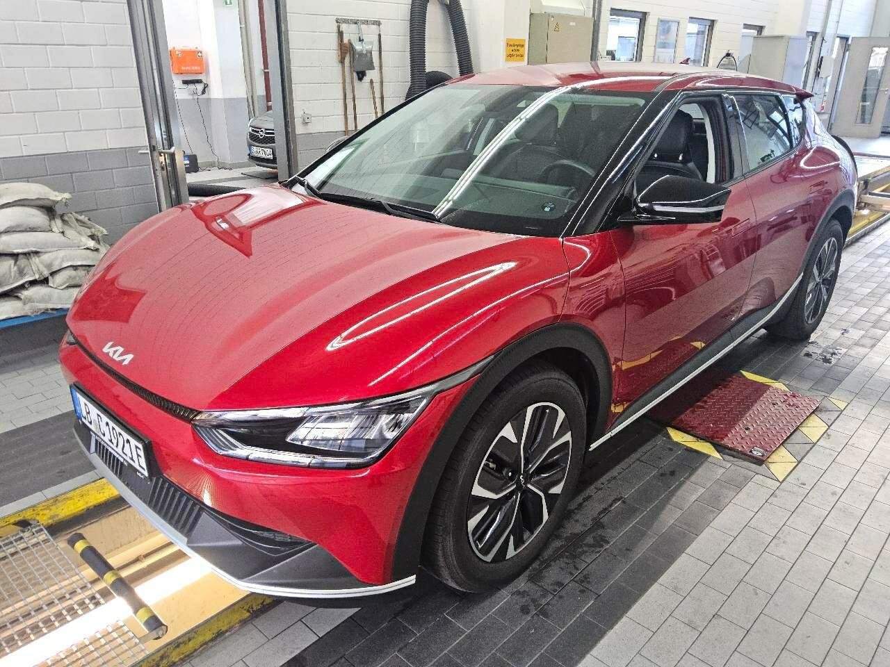 Kia EV6 74 kWh - Electric - Automatic - 170 hp - 21.879 km 