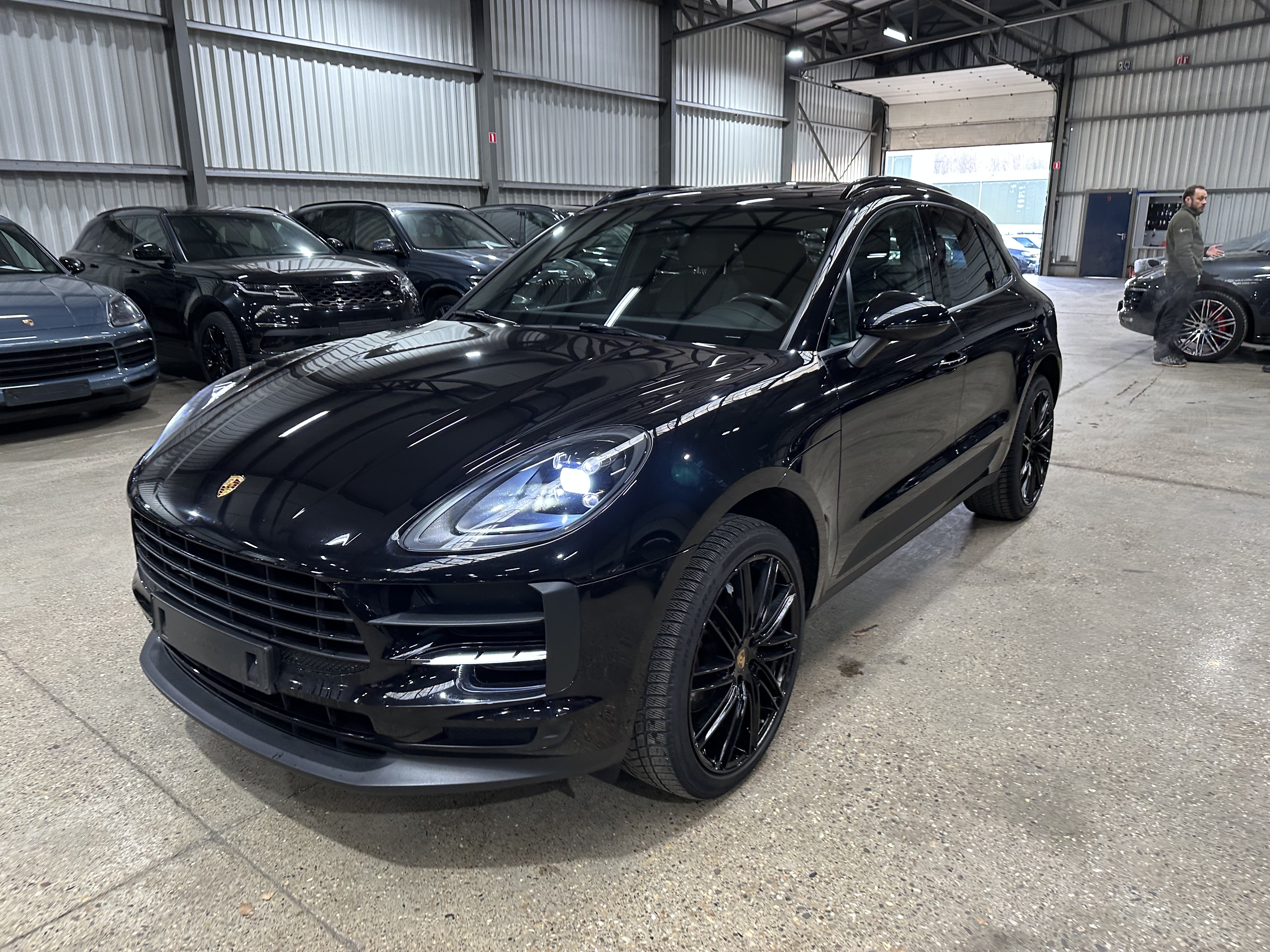 Porsche Macan 2.0 - AWD - Petrol - Automatic - 244 hp - 120.422 km