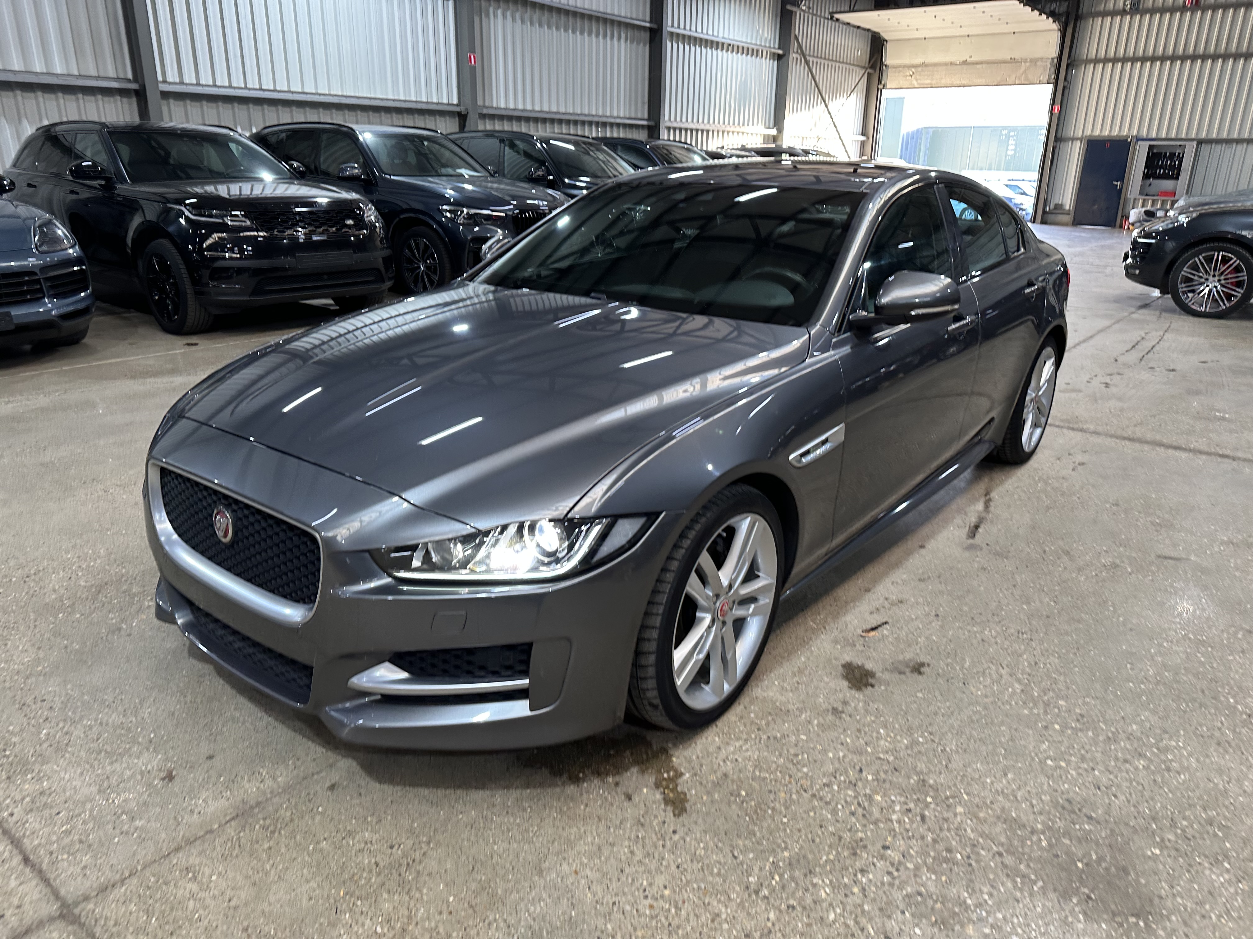 Jaguar XE 2.0d - Diesel - Automatic - 179 hp - 127.423 km