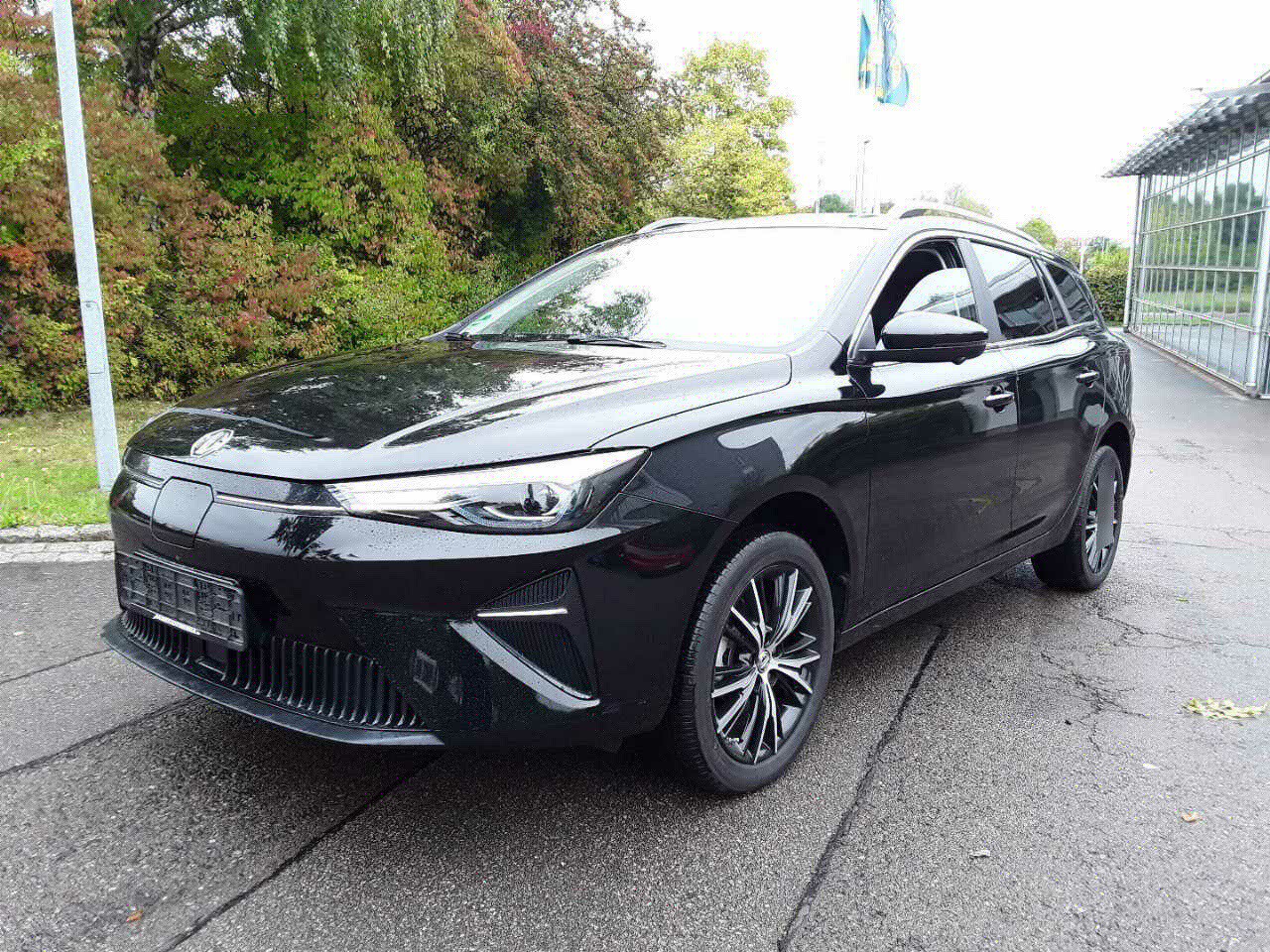 MG MG5 Luxury - Electric - Automatic - 156 hp - 26.372 km