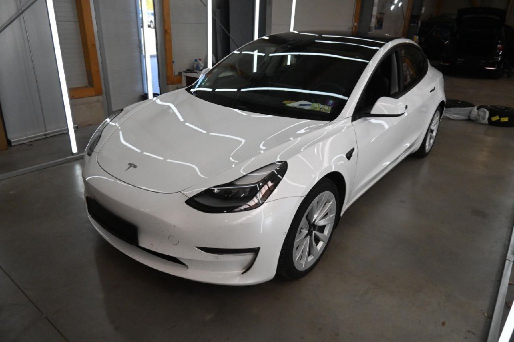 Tesla Model 3 - Electric - Automatic - 498 hp - 197.315 km