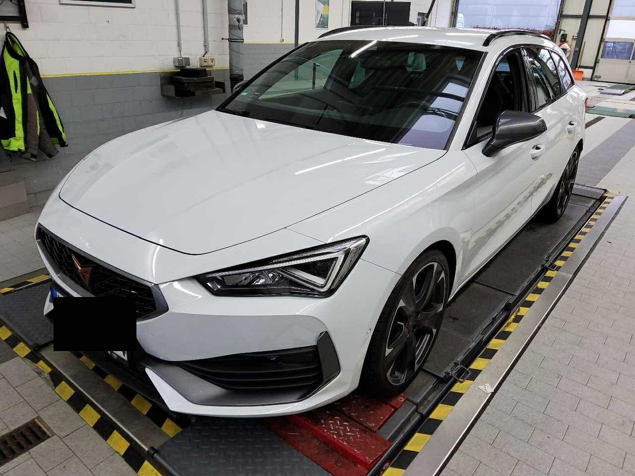 Cupra Leon Sportstourer 2.0 TSI VZ - AWD - Petrol - Automatic - 310 hp - 35.215 km