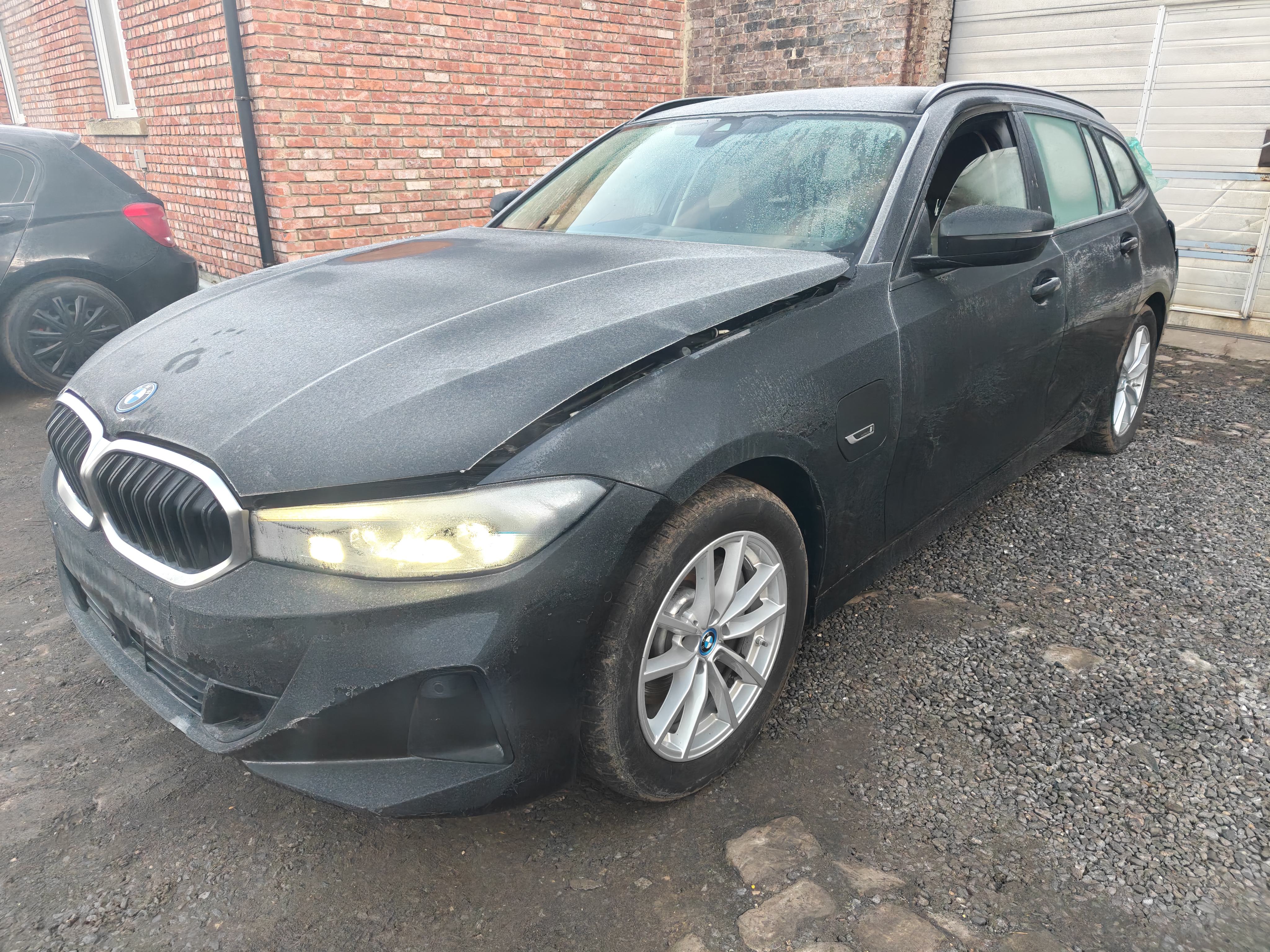 BMW 3 Series Touring 320e - Hybrid - Automatic - 163 hp - 43.790 km