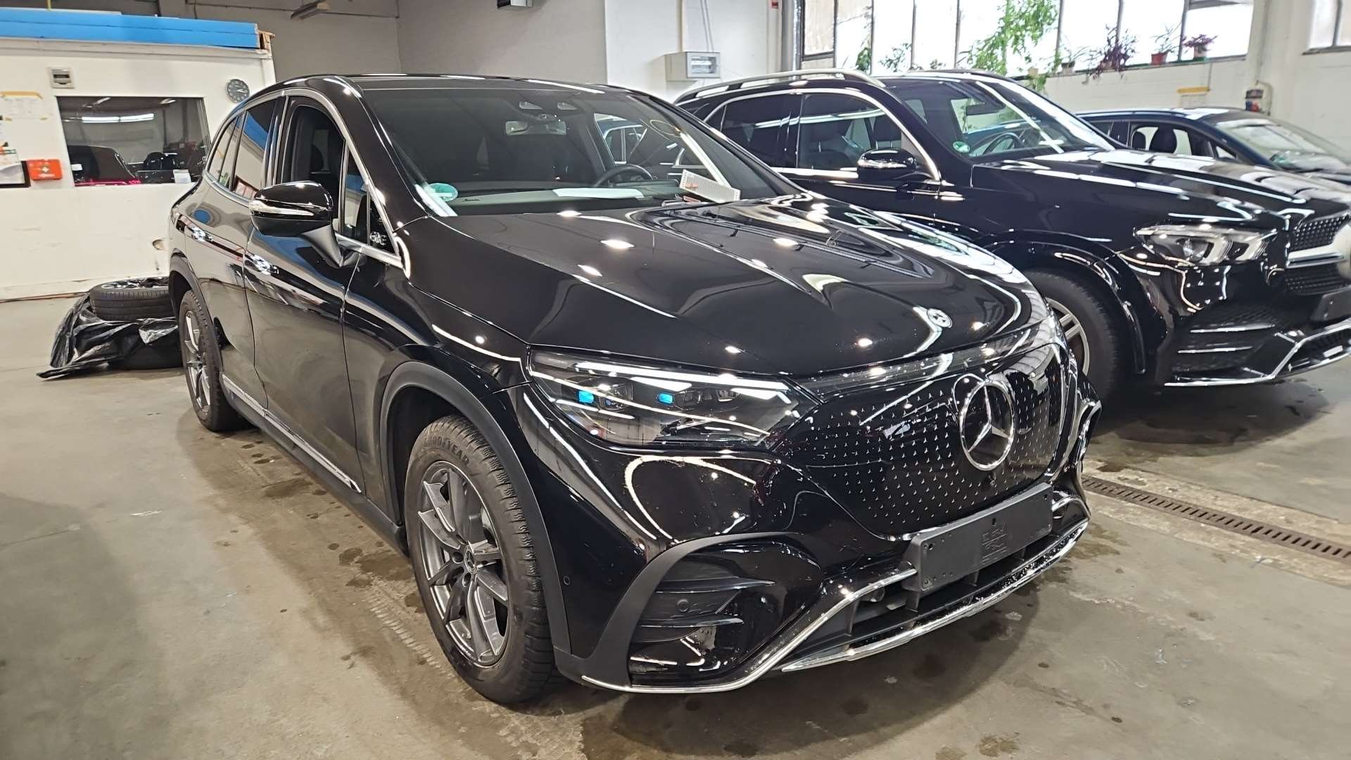 Mercedes-Benz EQE SUV 350 - Electric - Automatic - 292 hp - 13.668 km 