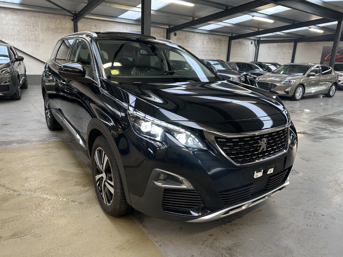 Peugeot 5008 1.5 HDI Allure - Diesel - Automatic - 130 hp - 190.415 km Allure