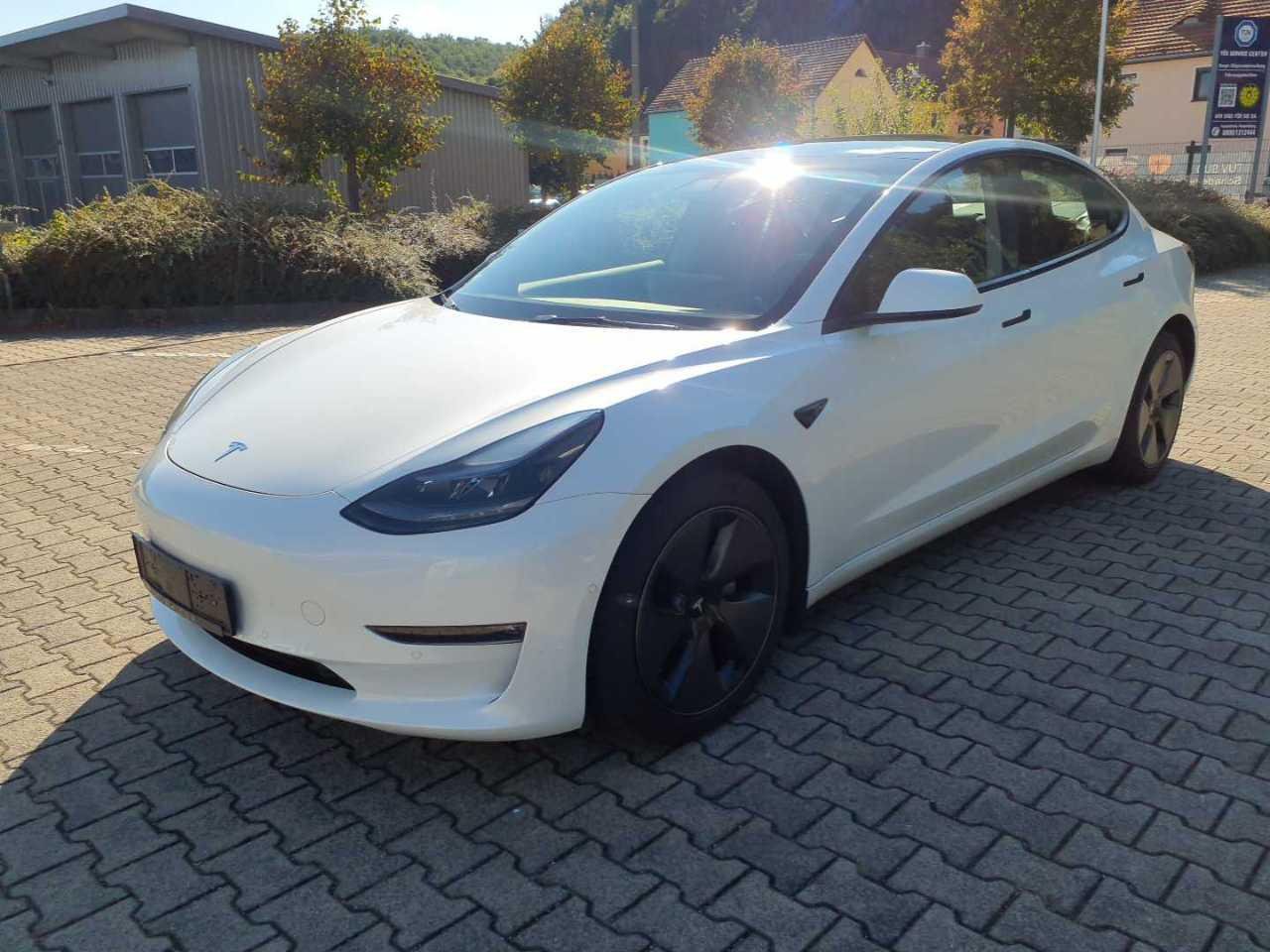 Tesla Model 3 - Electric - Automatic - 498 hp - 45.278 km