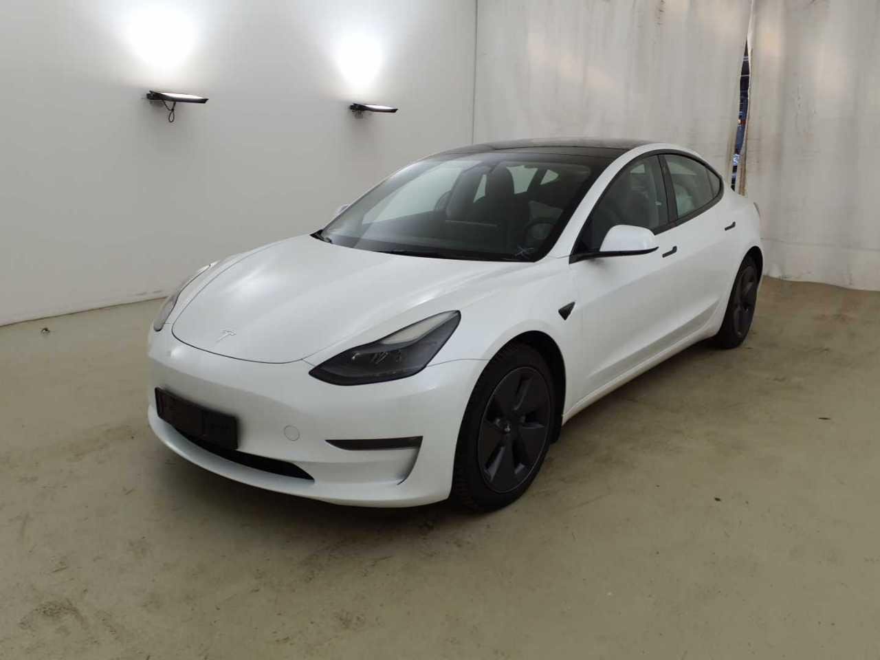 Tesla Model 3 - Electric - Automatic - 498 hp - 62.424 km