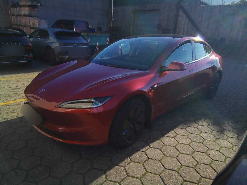Tesla Model 3 - Electric - Automatic - 498 hp - 33.216 km