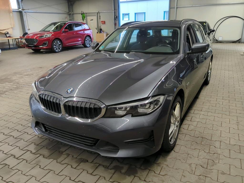 BMW 3 Series Touring 330e - Hybrid - Automatic - 184 hp - 146.612 km 