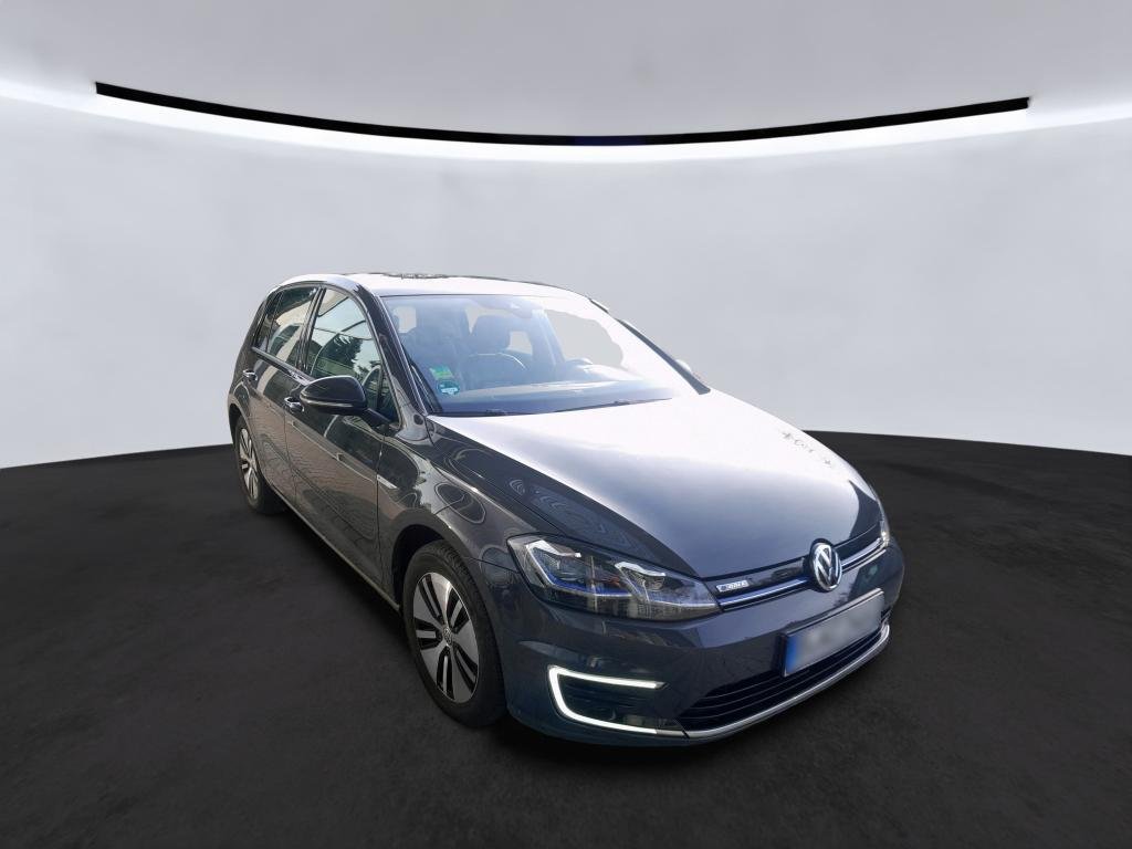 Volkswagen e-Golf 35,8 kWh - Electric - Automatic - 136 hp - 40.031 km 