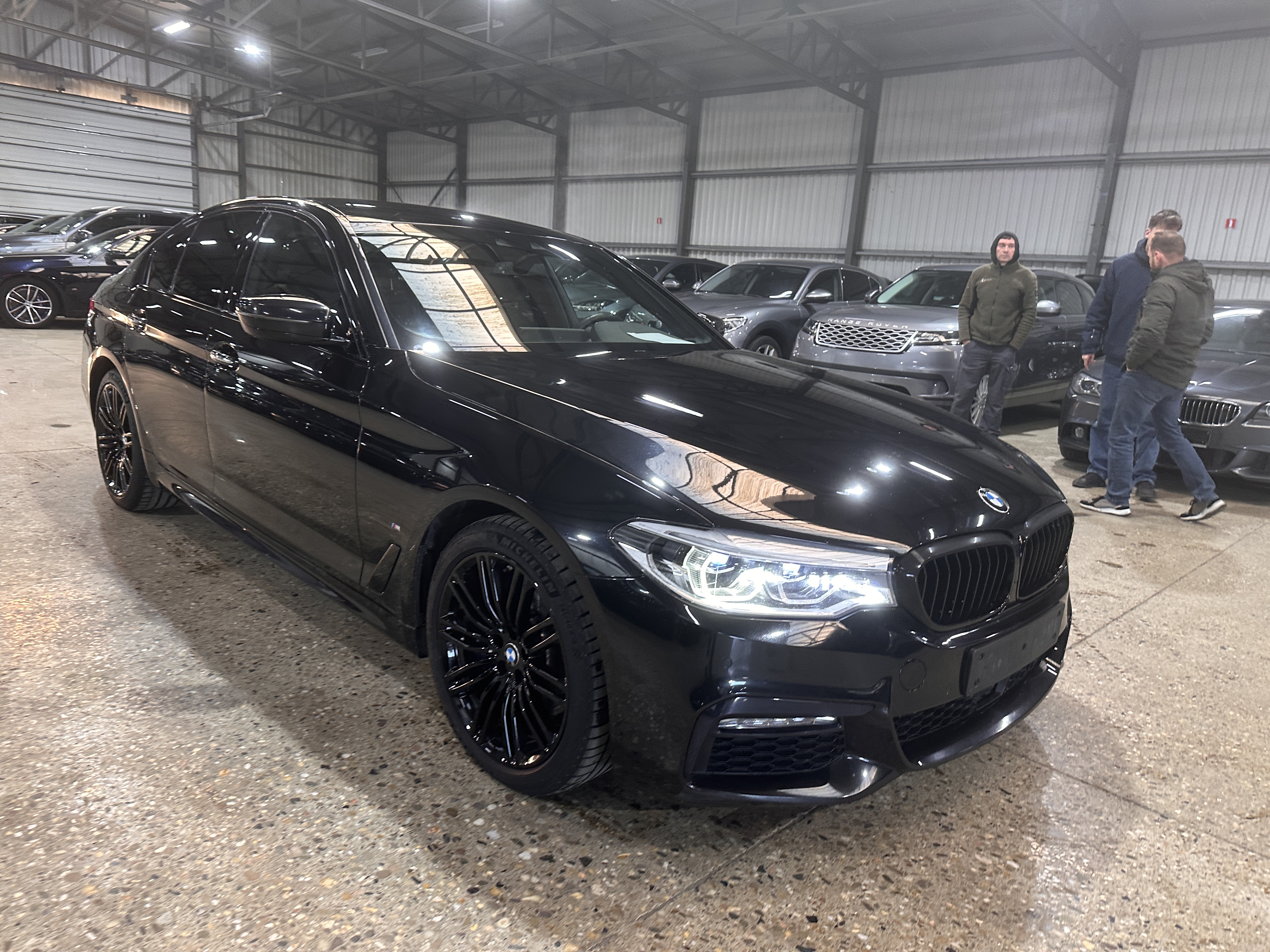 BMW 5 Series 530e M Sport - Hybrid - Automatic - 184 hp - 247.120 km M Sport