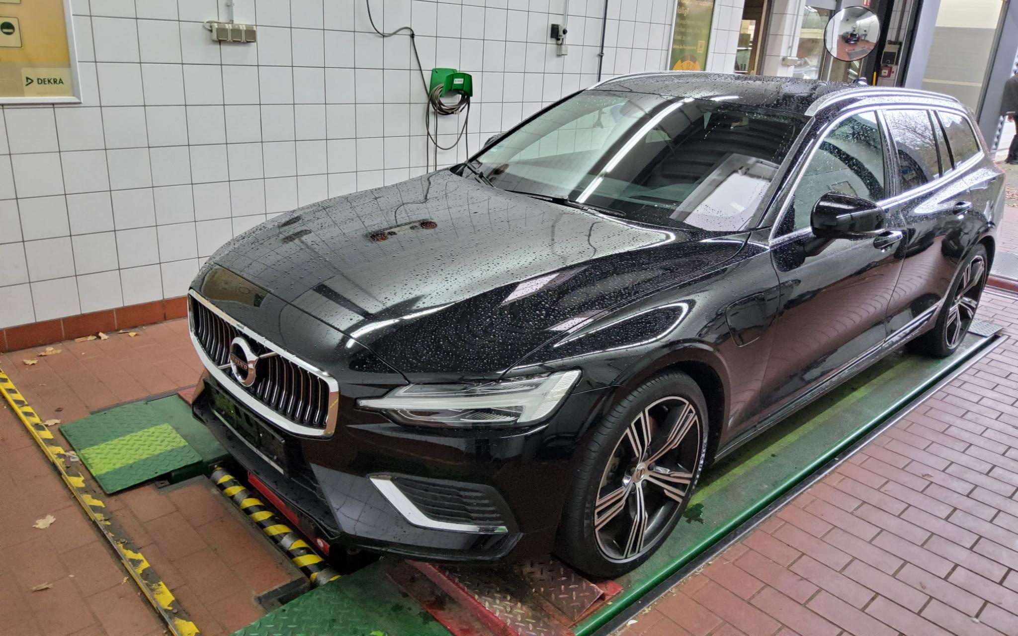 Volvo V60 T6 Inscription - AWD - Hybrid - Automatic - 253 hp - 40.329 km Inscription