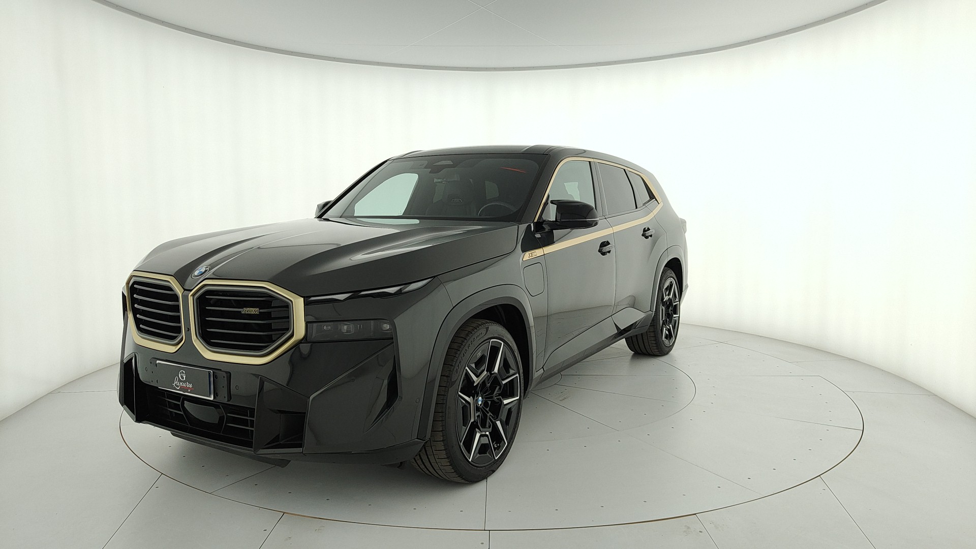 BMW XM 4.4 - xDrive - Hybrid - Automatic - 653 hp - 39.674 km 