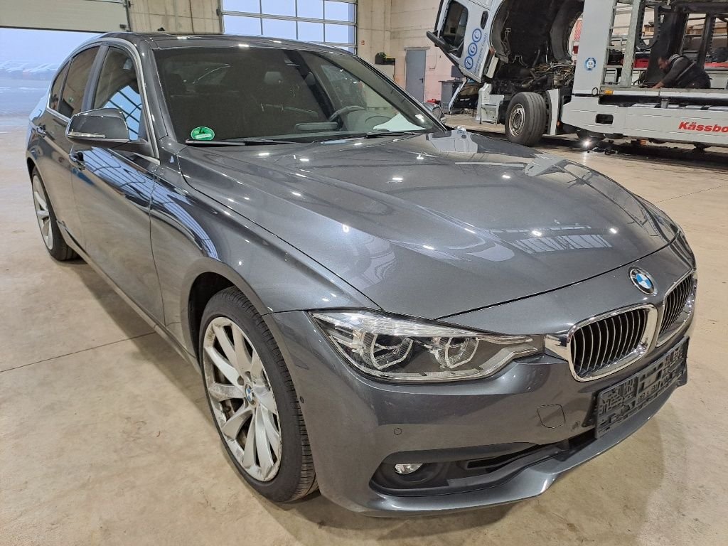 BMW 3 Series 330 Advantage - xDrive - Diesel - Automatic - 255 hp - 144.681 km Advantage