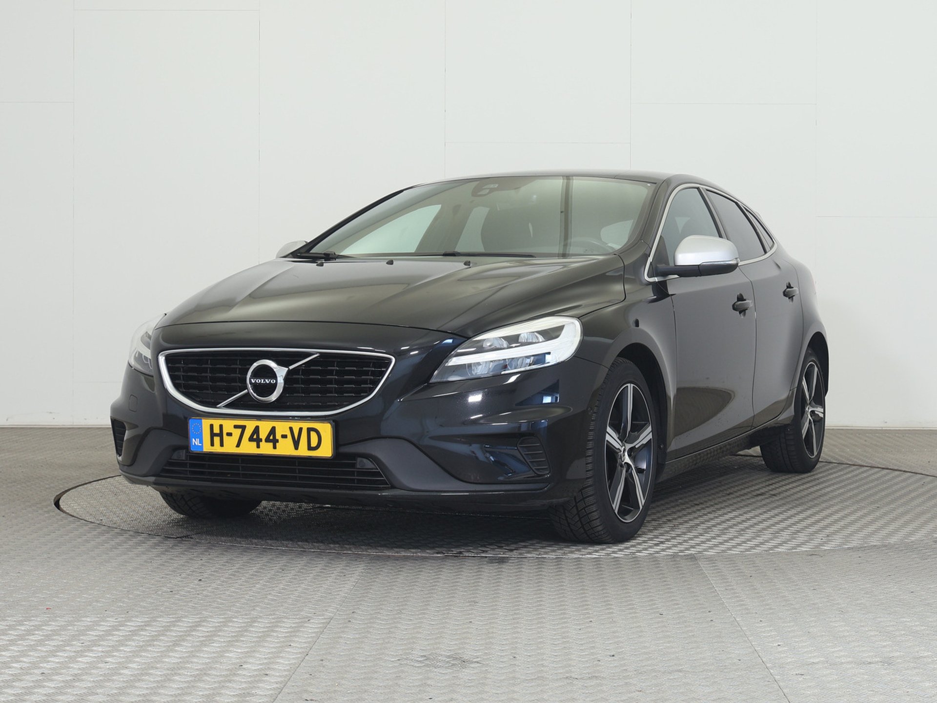 Volvo V40 T3 Kinetic - Petrol - Automatic - 154 hp - 144.987 km