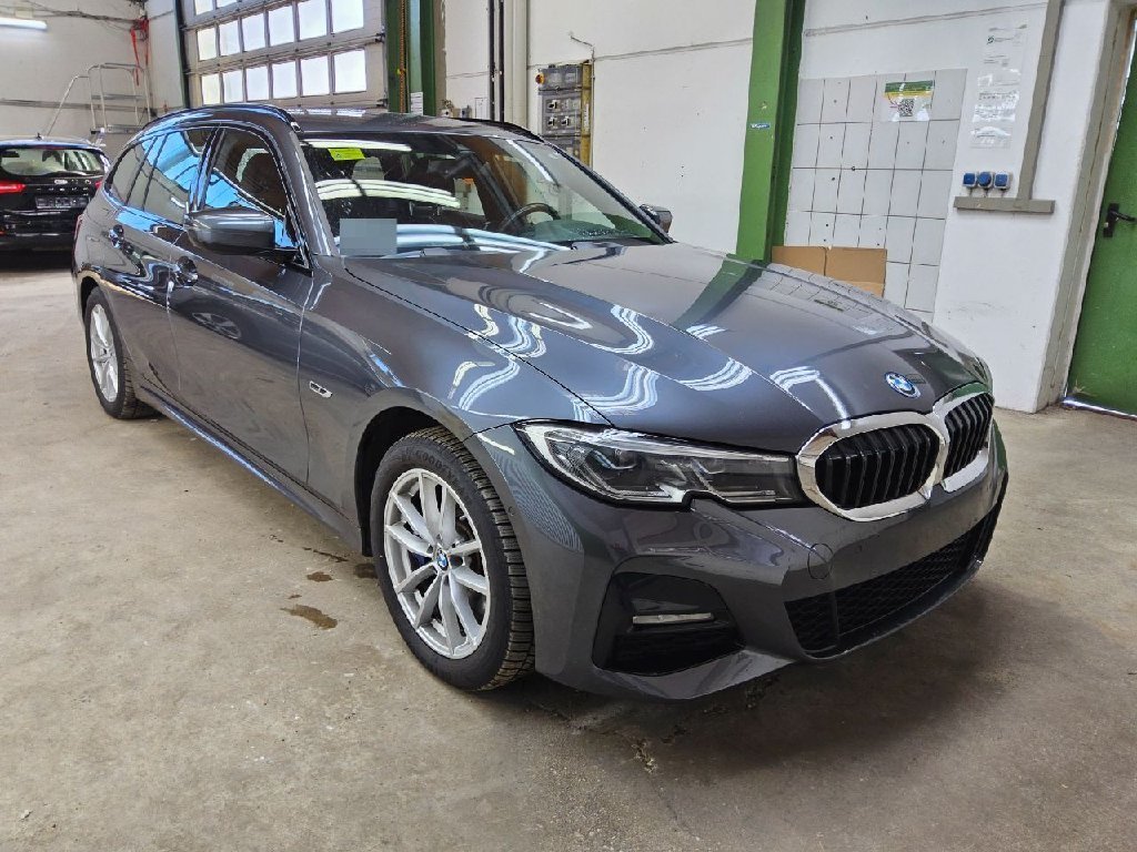 BMW 3 Series Touring 330e M Sport - xDrive - Hybrid - Automatic - 184 hp - 131.323 km M Sport