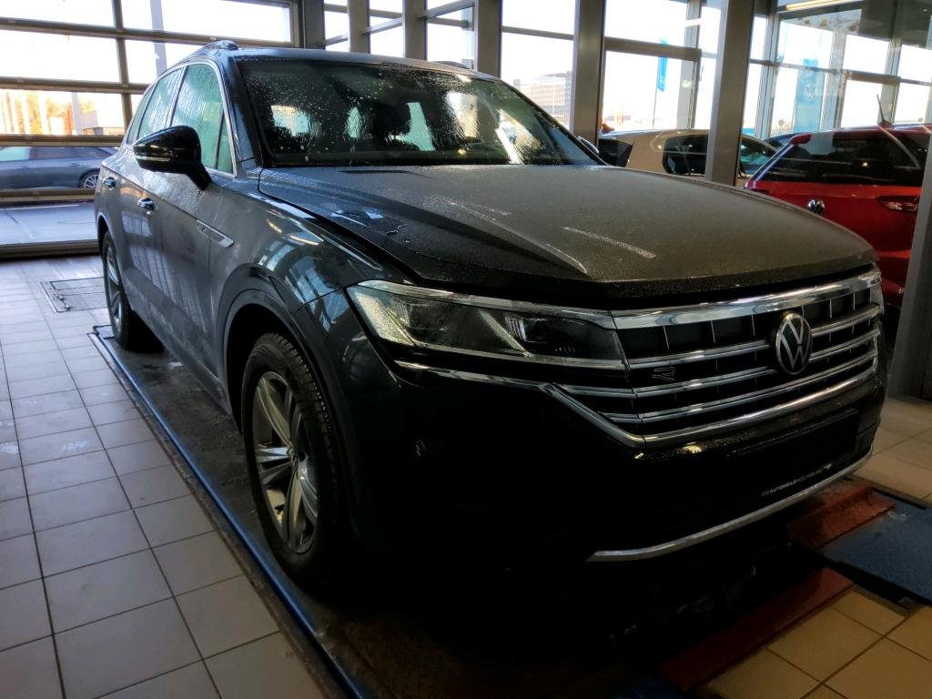 2018 Volkswagen Touareg   AWD
