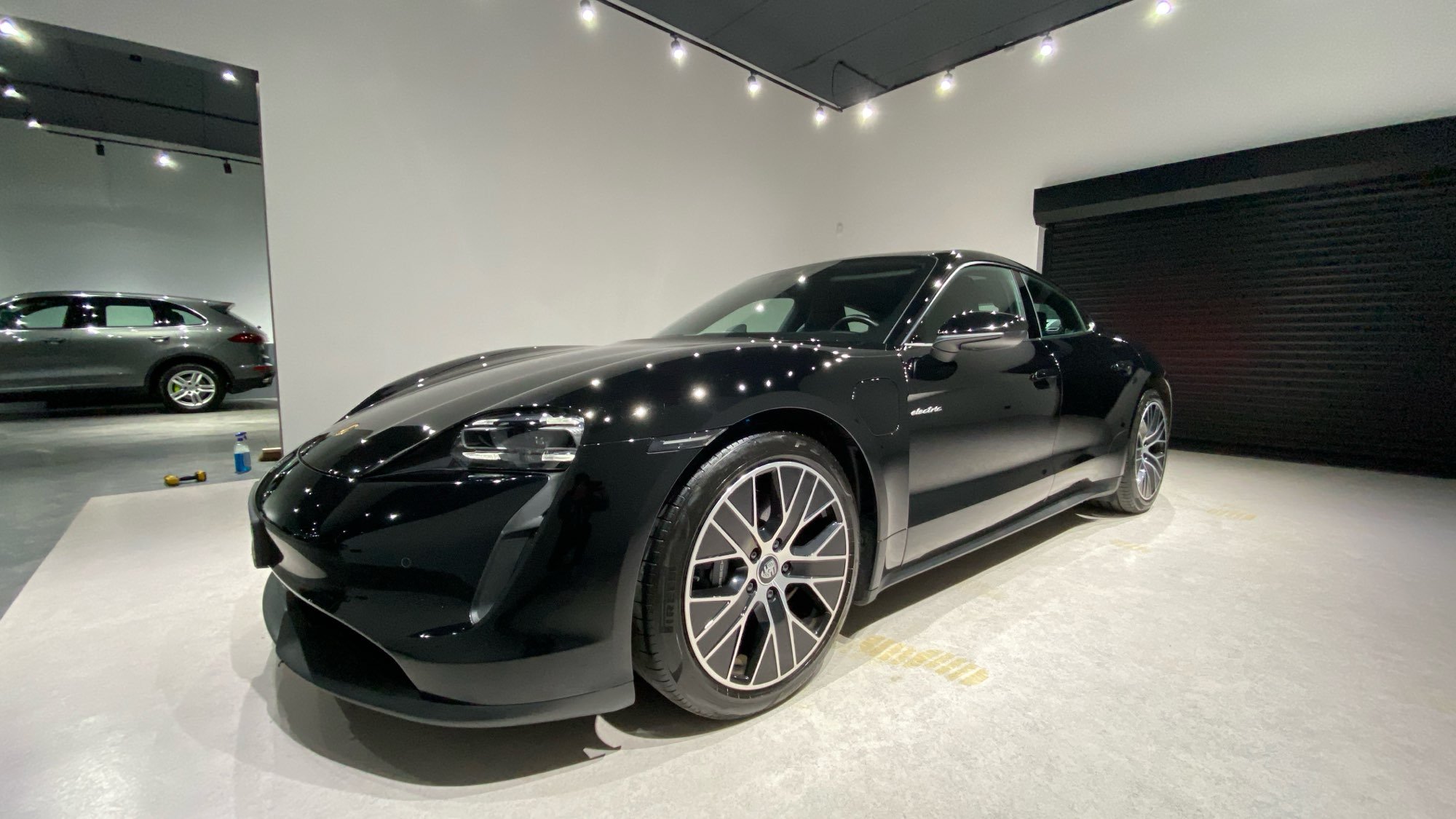 Porsche Taycan 4 93 kWh - Electric - Automatic - 380 hp - 95.193 km 