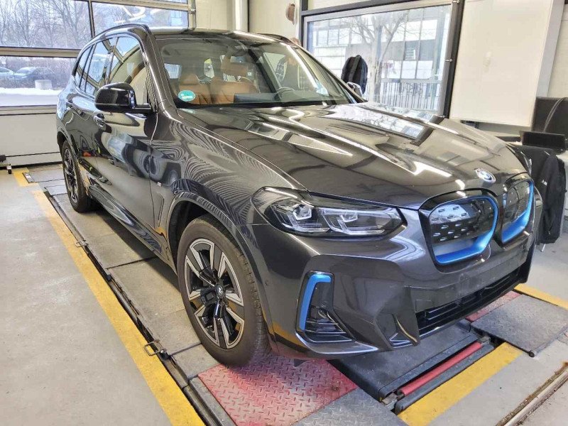BMW iX3 Inspiring - Electric - Automatic - 286 hp - 38.179 km Inspiring