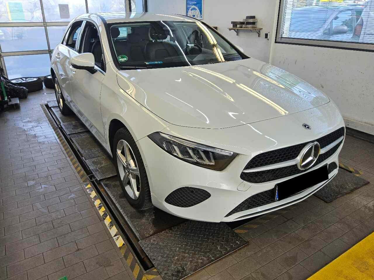 Mercedes-Benz A 250e - Hybrid - Automatic - 163 hp - 76.419 km 