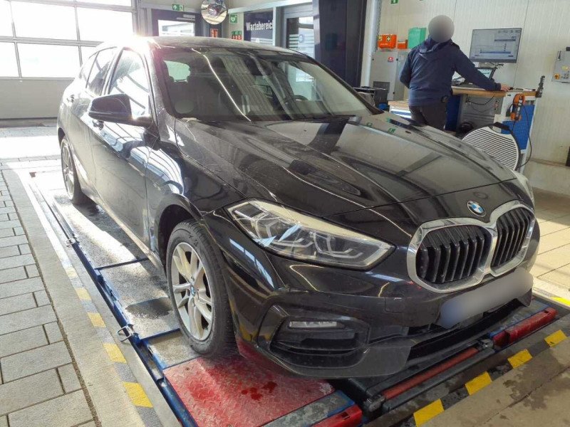 BMW 1 Series 116d Sport Line - Diesel - Automatic - 116 hp - 142.102 km Sport Line