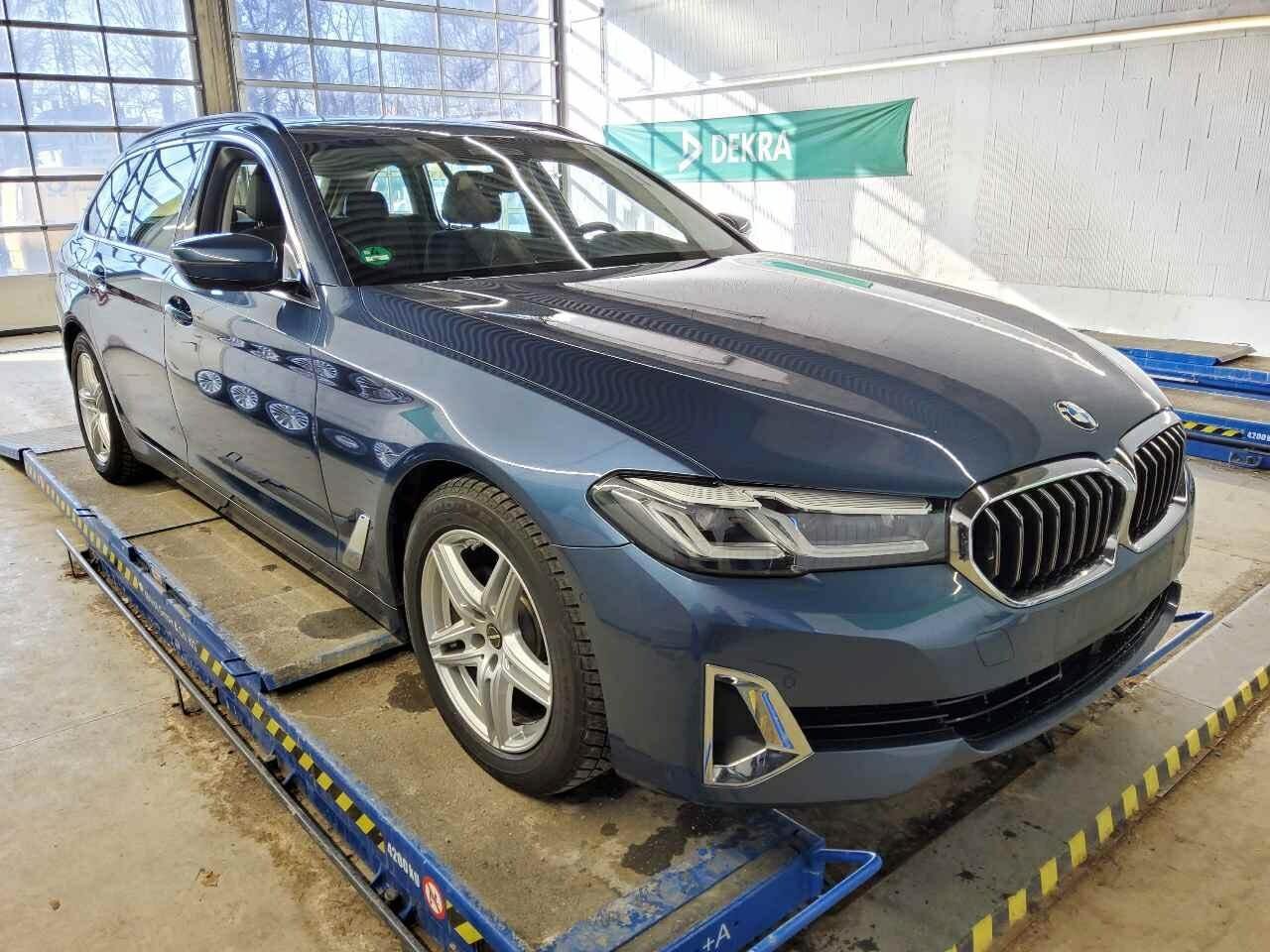 BMW 5 Series Touring 520d Luxury - Diesel - Automatic - 190 hp - 68.951 km Luxury