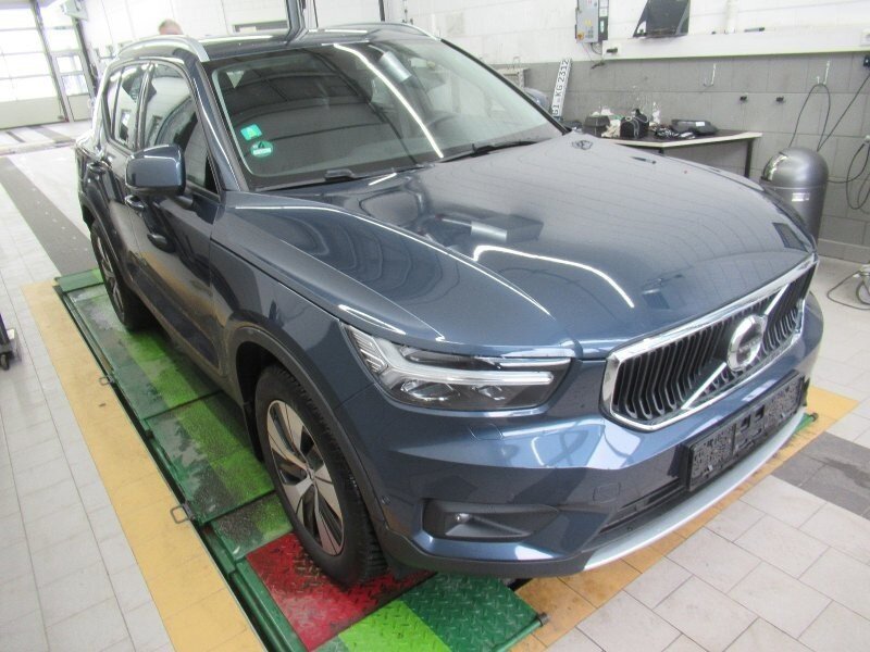 Volvo XC40 T3 Momentum Pro - Petrol - Automatic - 163 hp - 40.686 km Momentum Pro