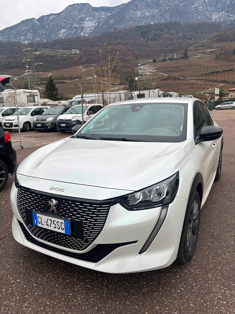 Peugeot e-208 Allure - Electric - Automatic - 136 hp - 33.316 km Allure