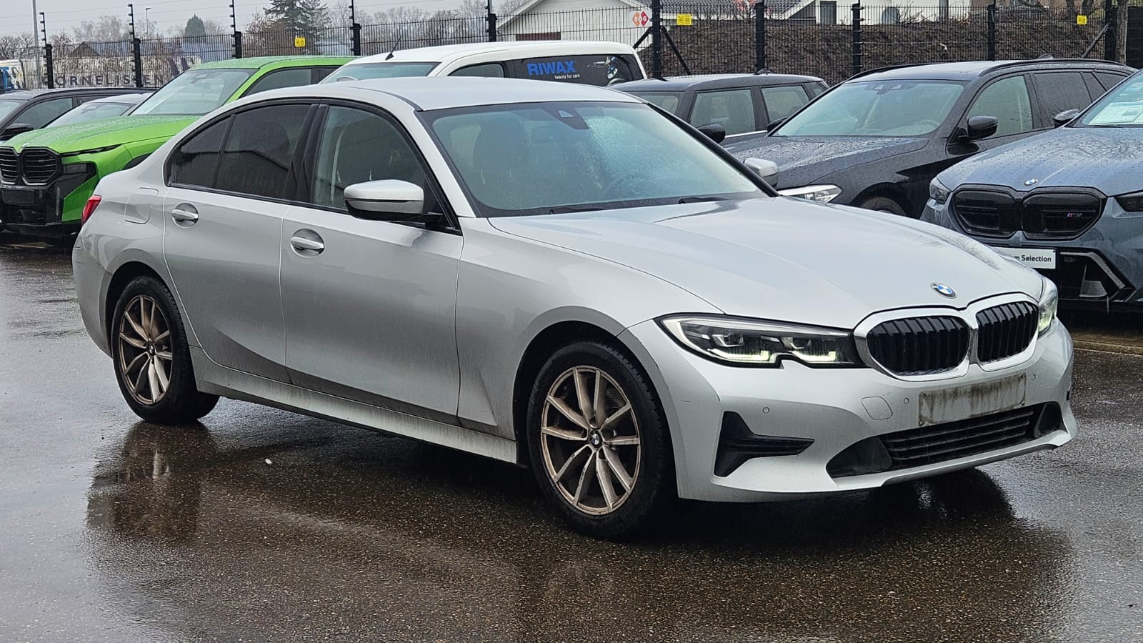 BMW 3 Series 320i - Petrol - Automatic - 184 hp - 205.039 km 