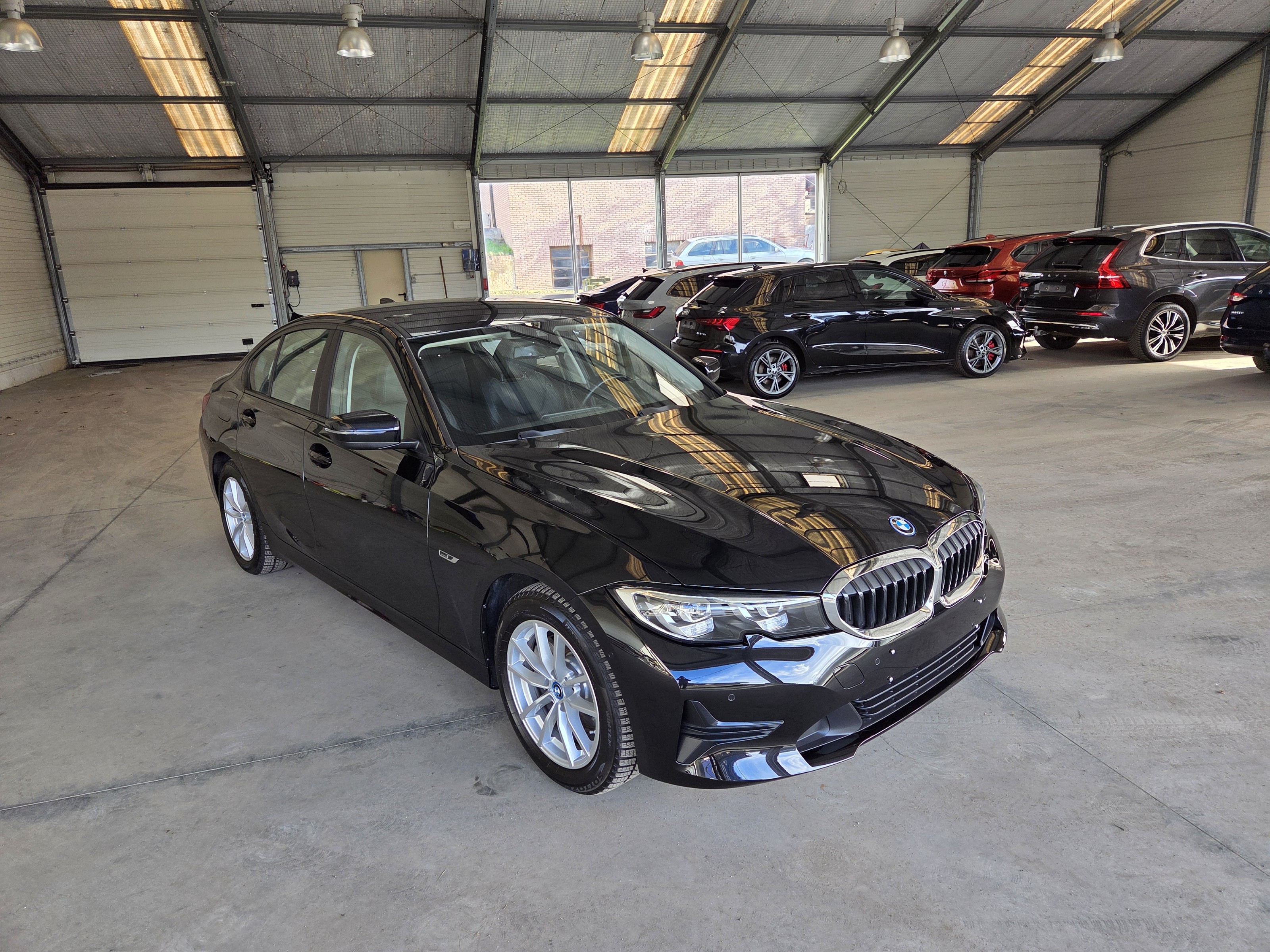 BMW 3 Series 320e Business - Hybrid - Automatic - 163 hp - 25.958 km Business
