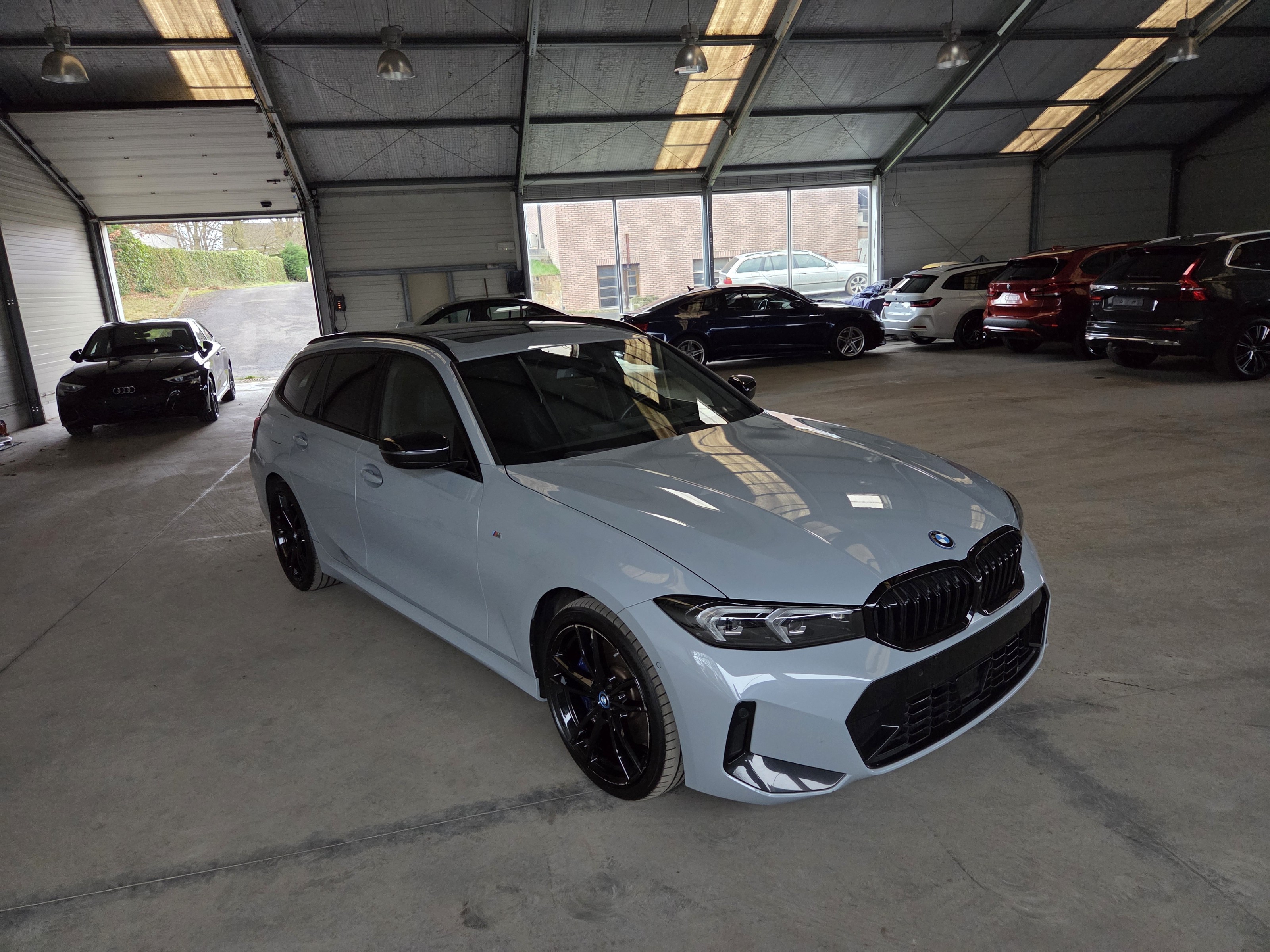 BMW 3 Series Touring 330e M Sport - Hybrid - Automatic - 184 hp - 37.552 km M Sport