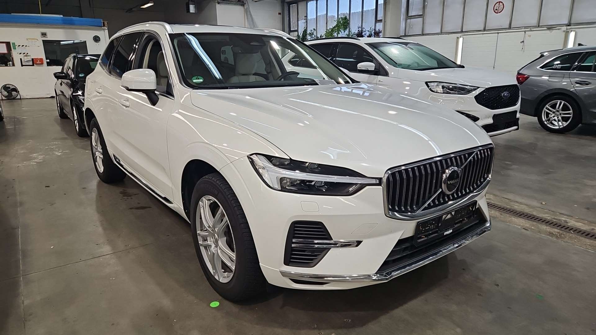 Volvo XC60 T6 Inscription - AWD - Hybrid - Automatic - 253 hp - 127.838 km Inscription