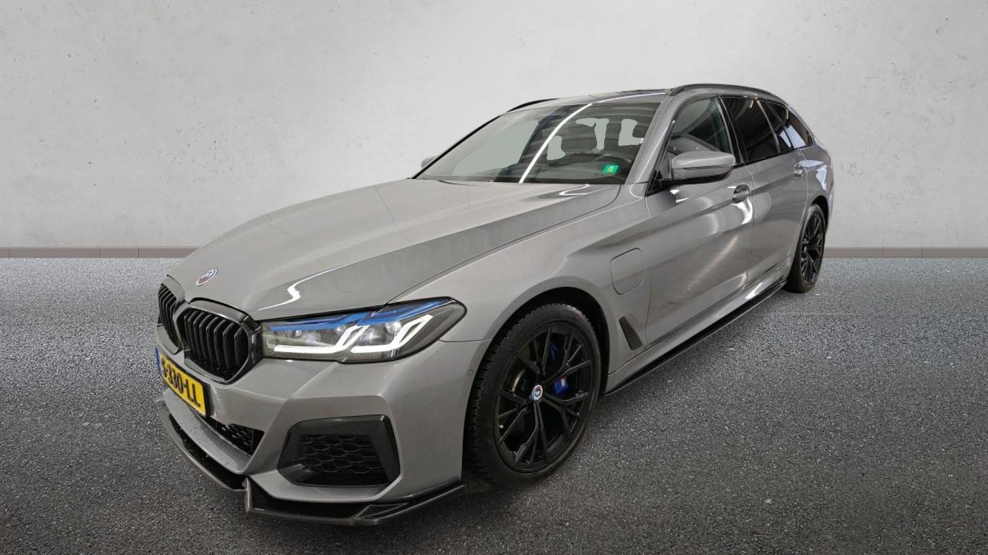 BMW 5 Series Touring 530e Business - Hybrid - Automatic - 184 hp - 186.797 km