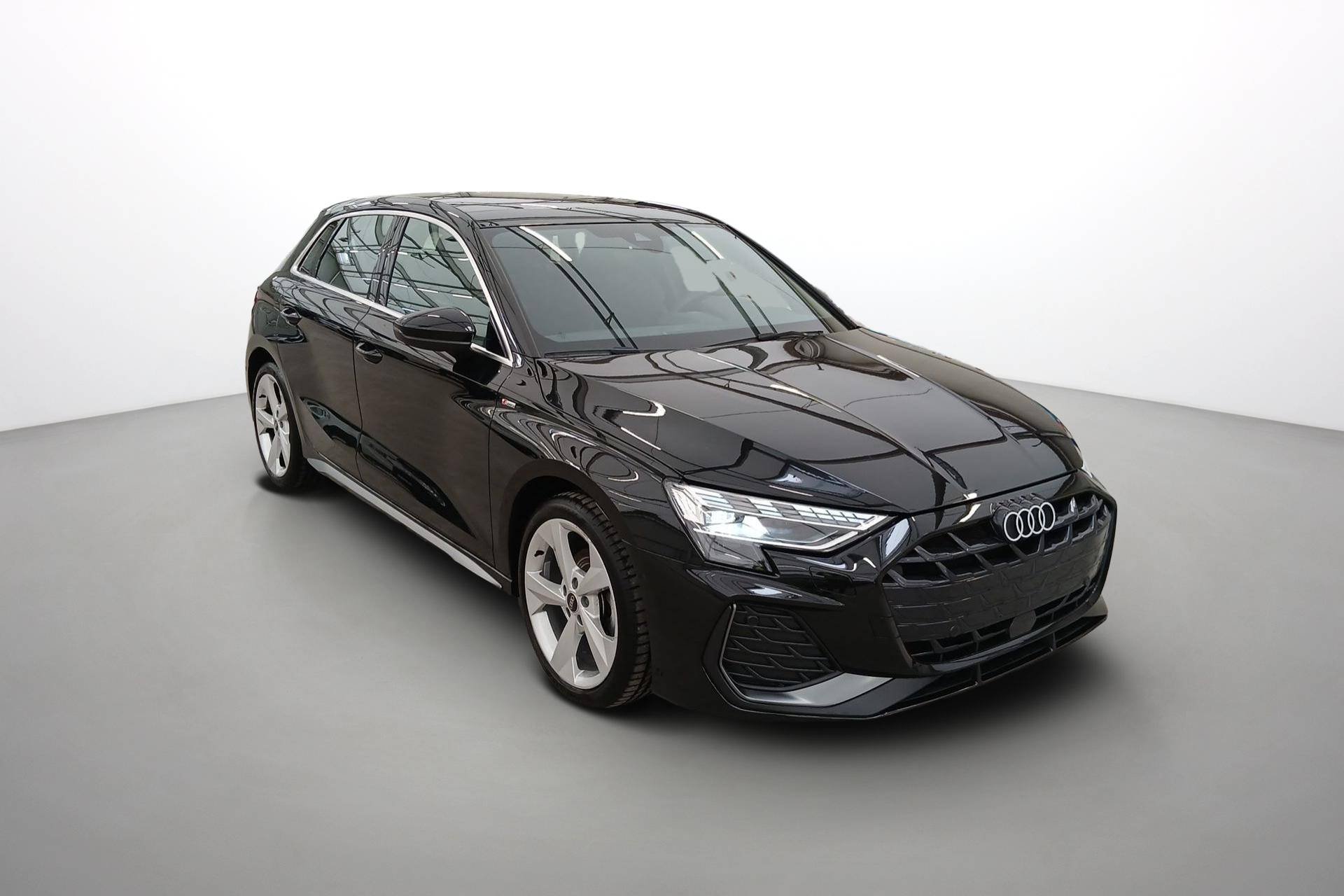 Audi A3 - Diesel - Automatic - 150 hp - 13.648 km S Line