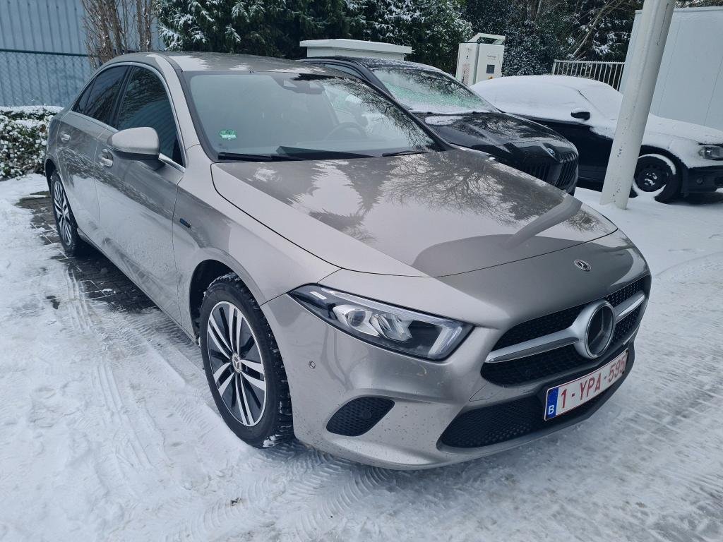 Mercedes-Benz A 250e Business Solution - Hybrid - Automatic - 160 hp - 79.180 km Business Solution