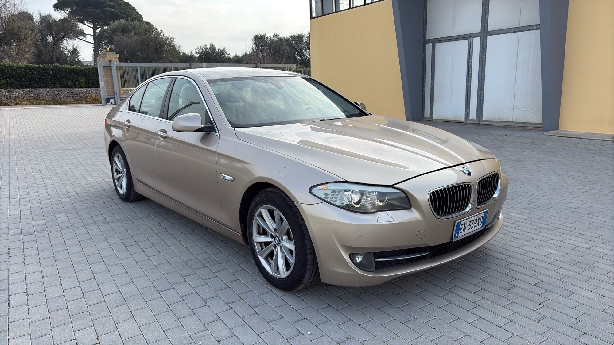 BMW 5 Series 520d Business - Diesel - Automatic - 183 hp - 282.900 km Business