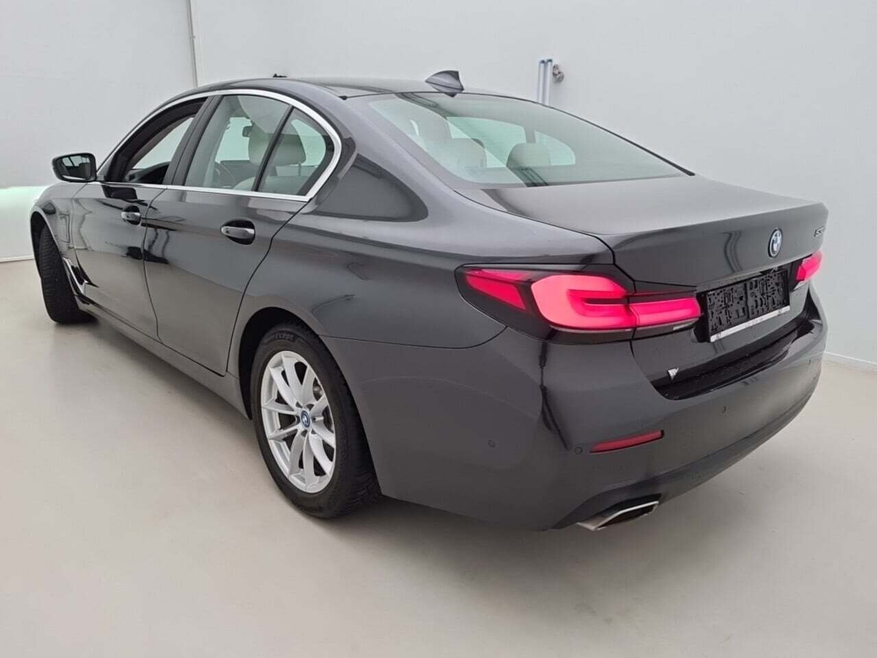 BMW 5 Series 530e Lounge - Hybrid - Automatic - 184 hp - 160.386 km