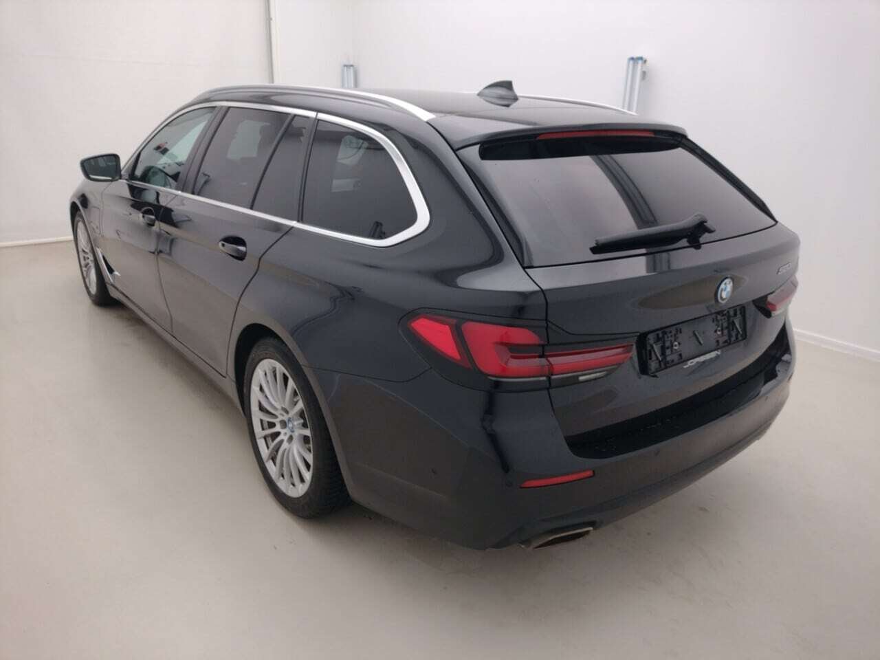 BMW 5 Series Touring 520e - Hybrid - Automatic - 163 hp - 59.853 km