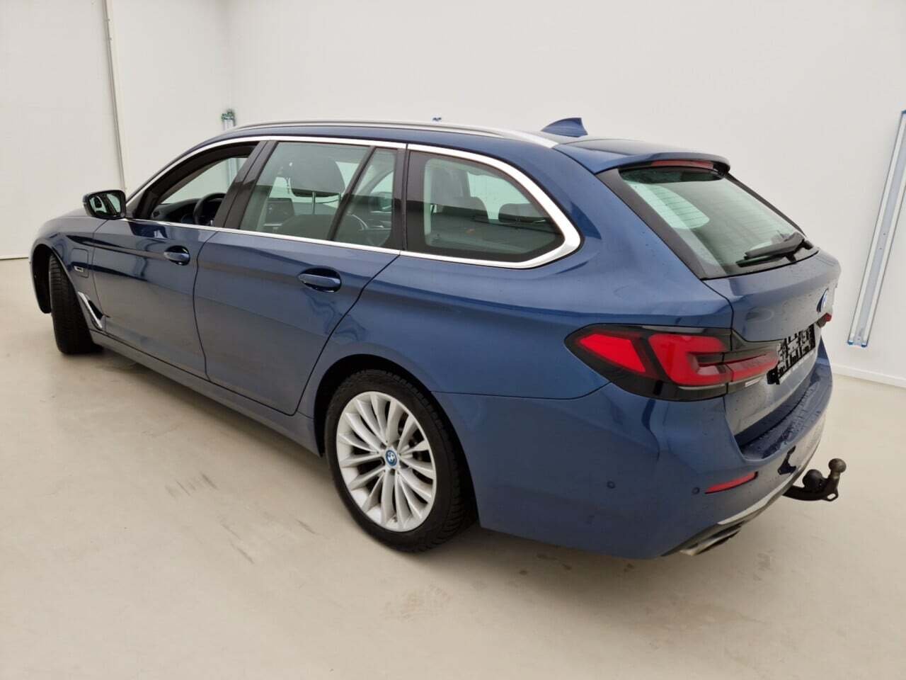 BMW 5 Series Touring 520e Luxury - Hybrid - Automatic - 163 hp - 102.941 km