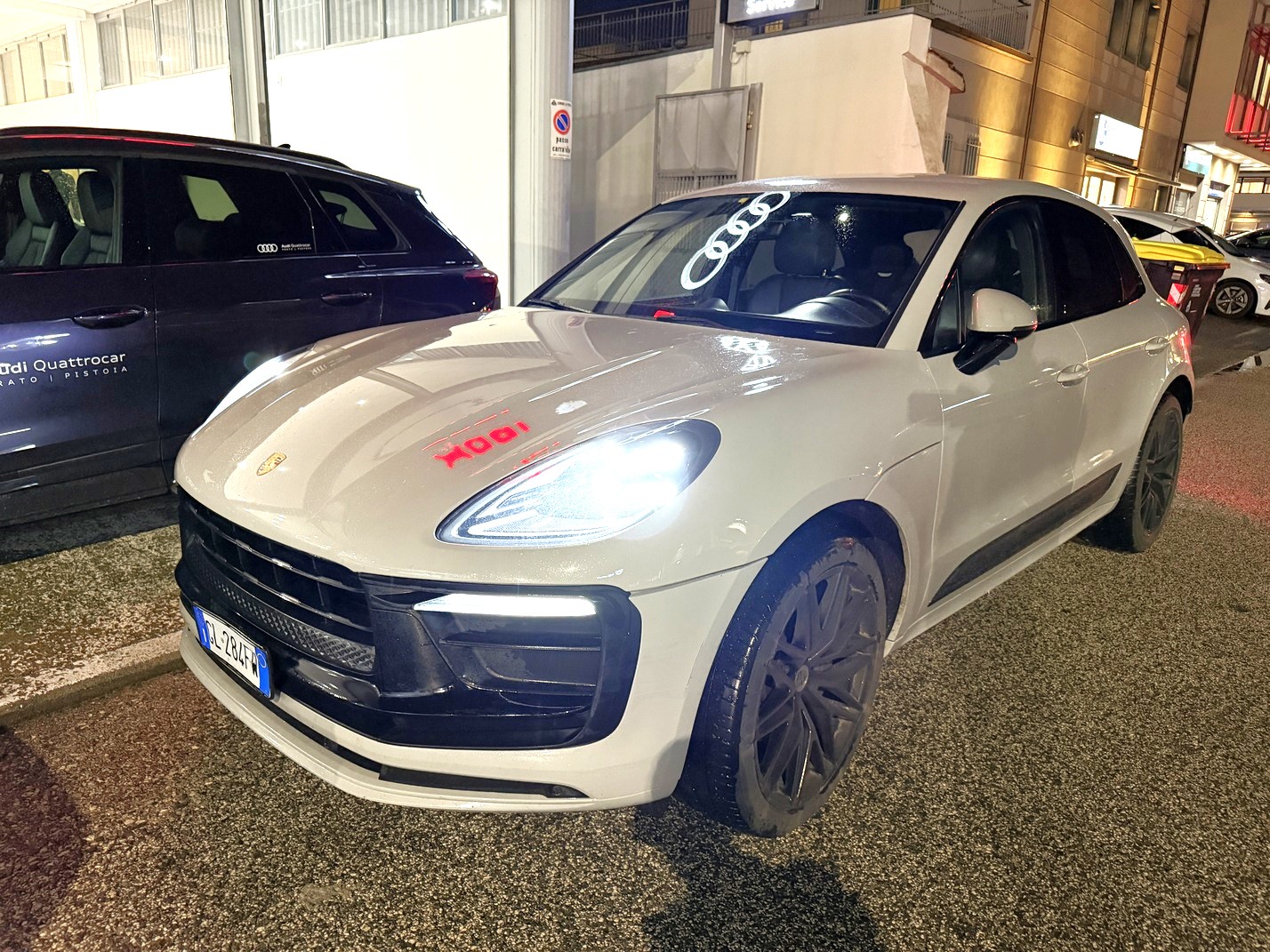 2022 Porsche Macan   AWD
