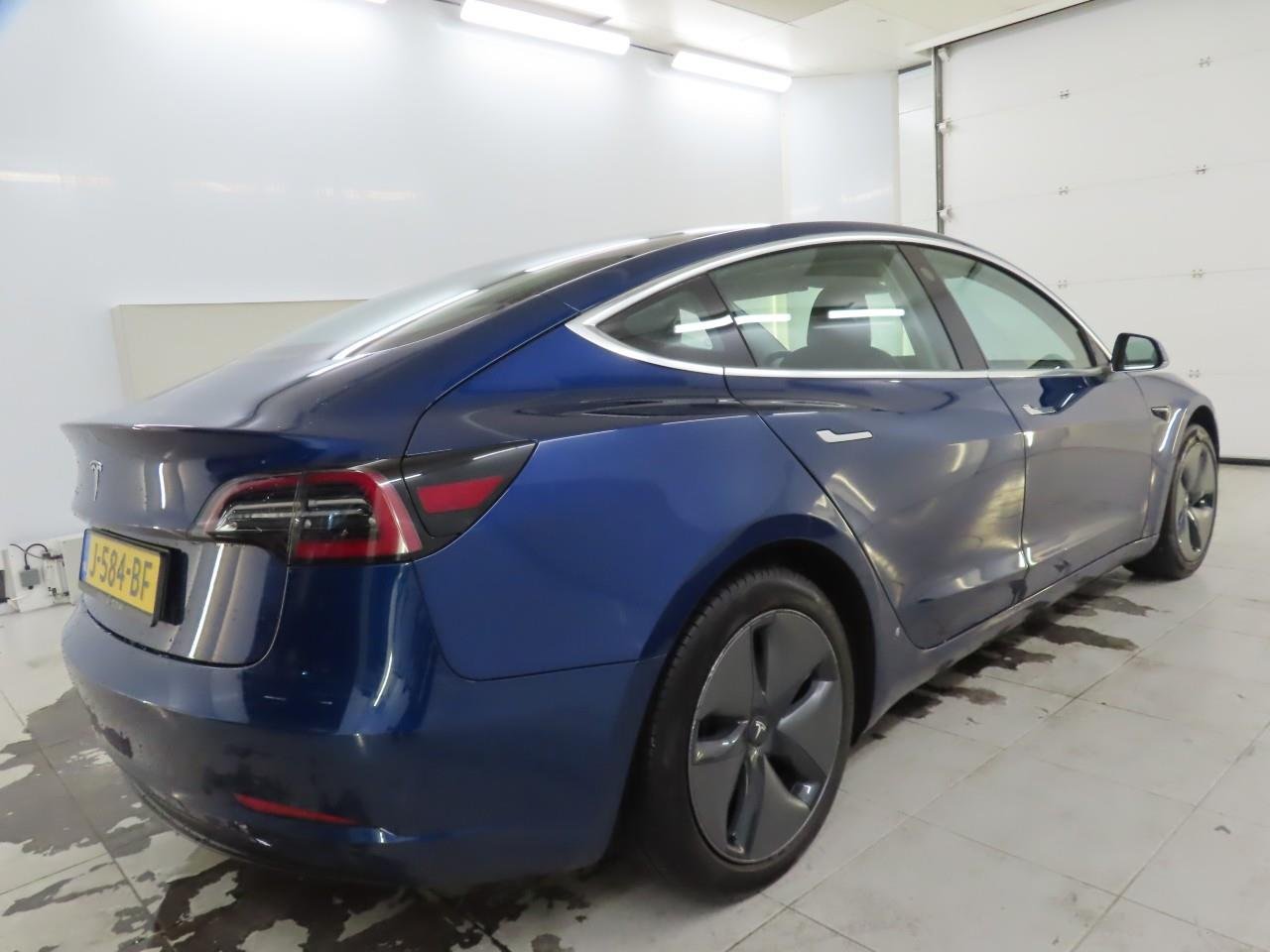 Tesla Model 3 Standard Range Plus - Electric - Automatic - 238 hp - 186.700 km