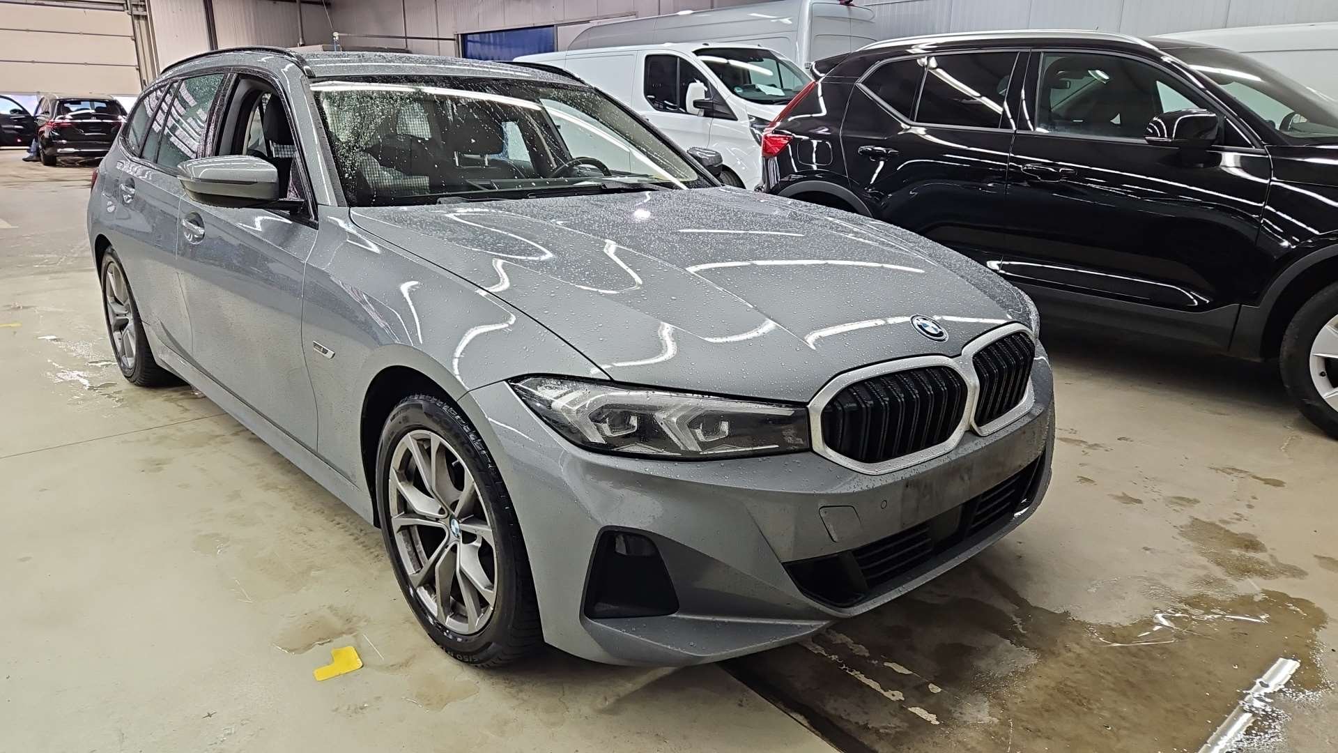 BMW 3 Series Touring 330e - Hybrid - Automatic - 184 hp - 102.900 km 