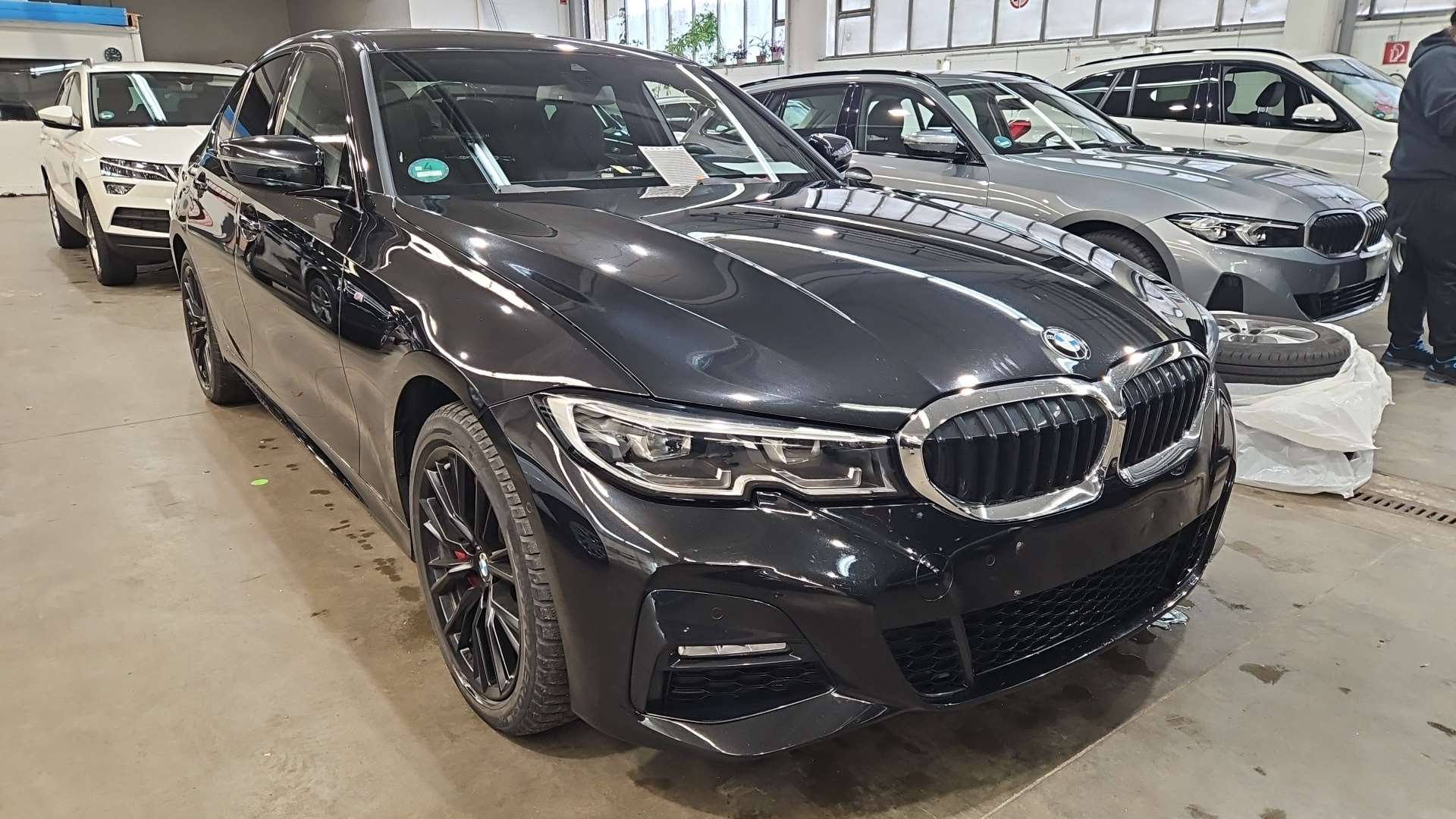 BMW 3 Series 330e M Sport - Hybrid - Automatic - 184 hp - 93.495 km M Sport