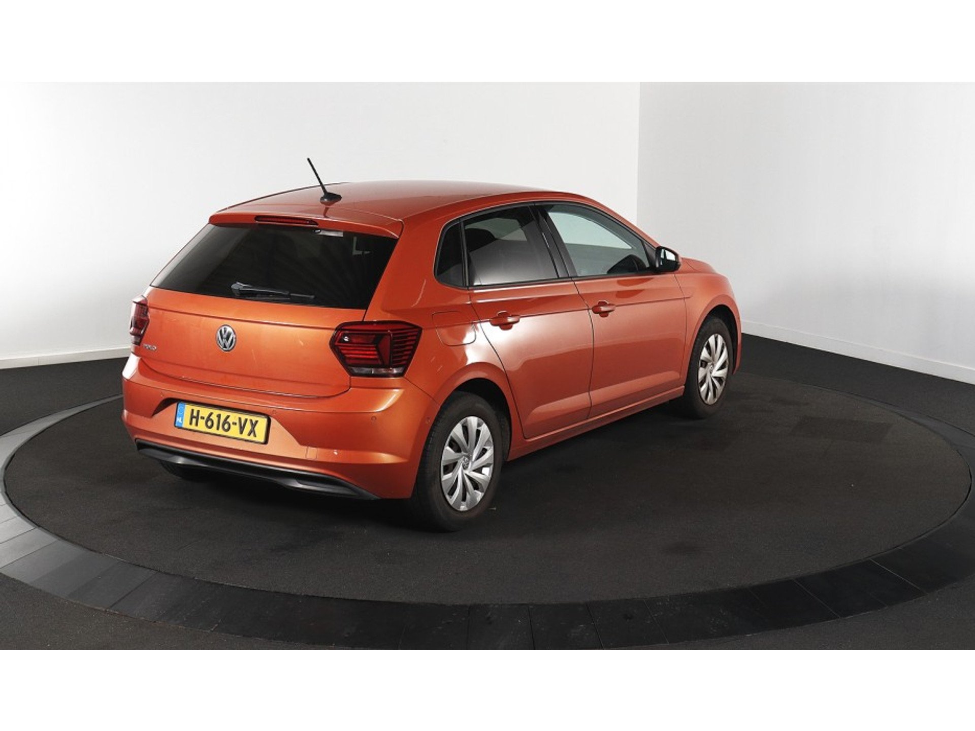 Volkswagen Polo 1.0 TSI Comfortline Business - Petrol - Manual - 95 hp - 139.678 km