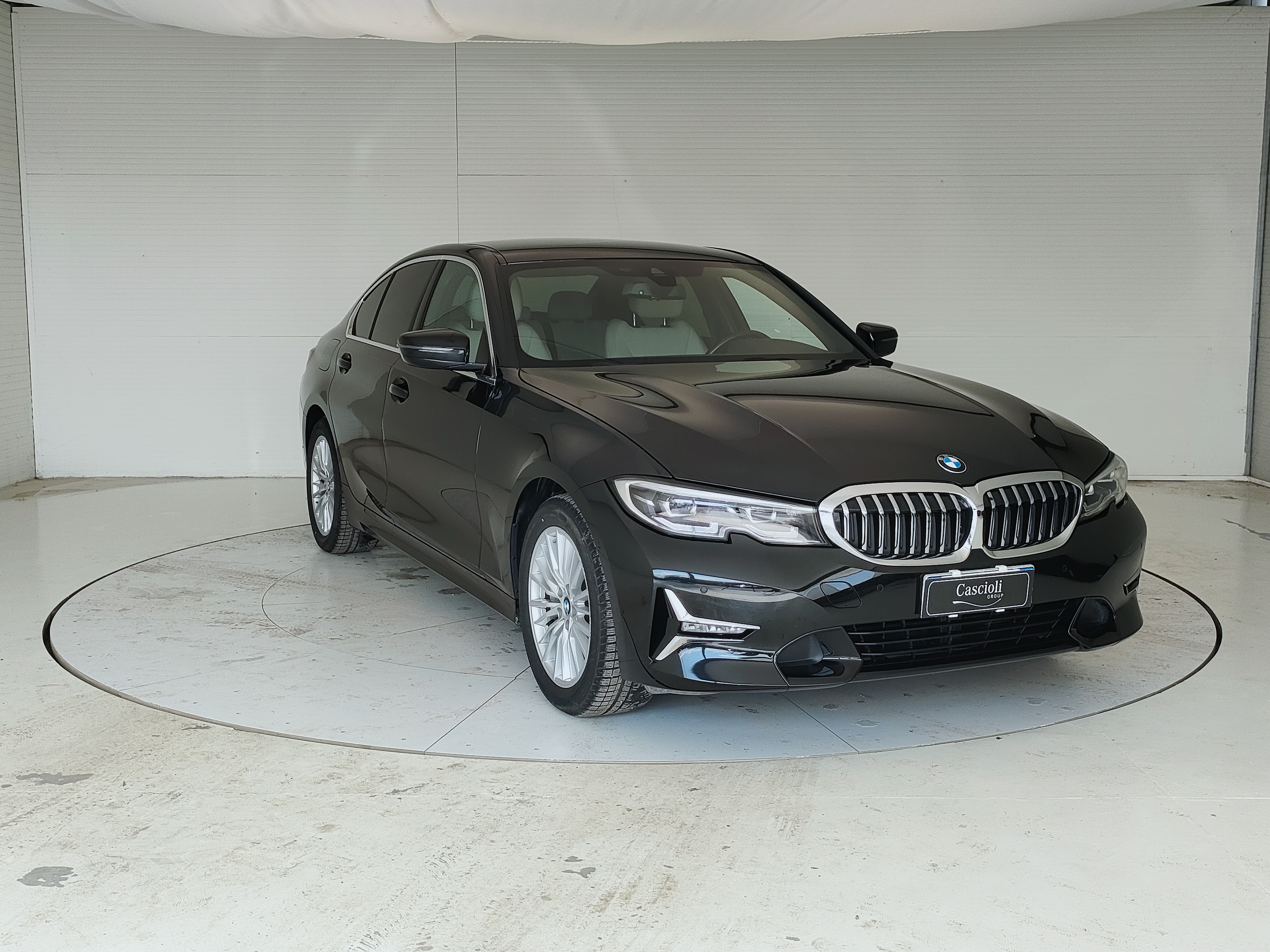 BMW 3 Series 330e Luxury - Hybrid - Automatic - 292 hp - 96.635 km Luxury