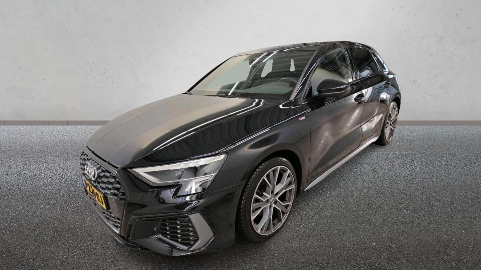 Audi A3 Sportback 30 TFSI S Edition - Petrol - Automatic - 110 hp - 118.181 km