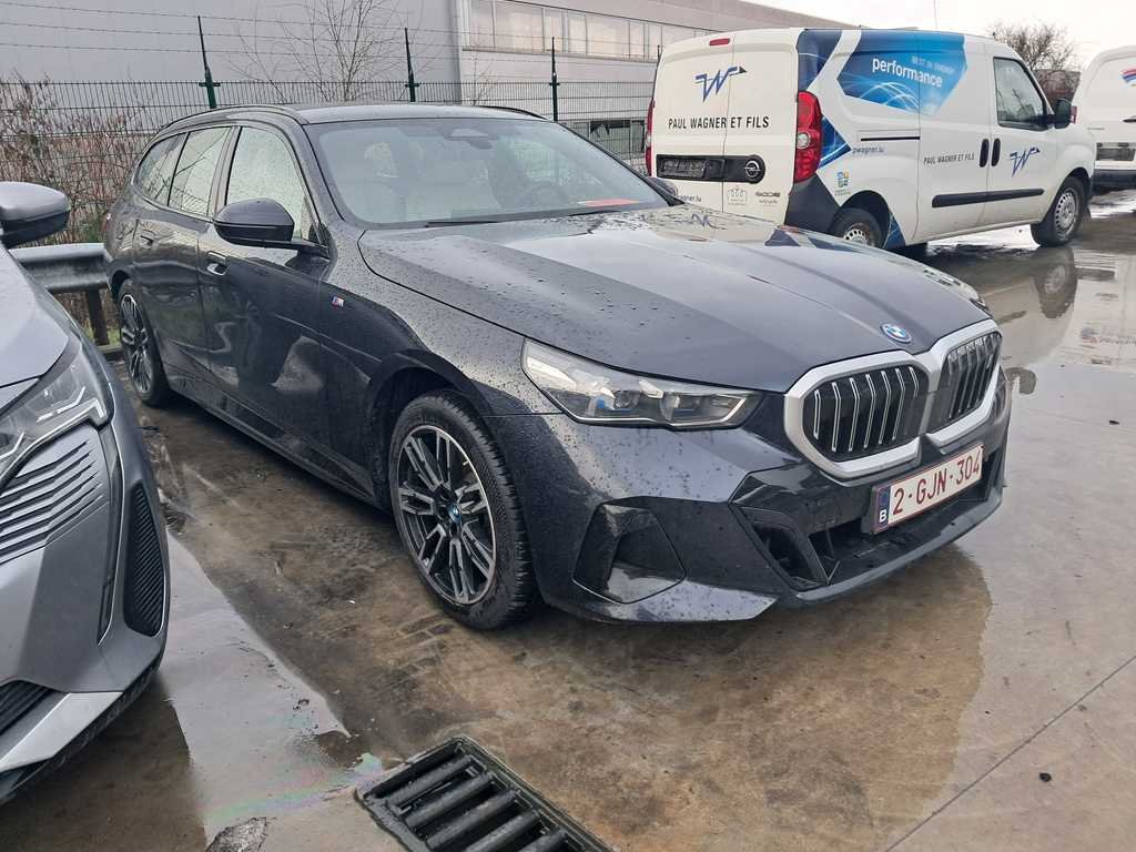 BMW i5 Touring - Electric - Automatic - 340 hp - 27.221 km 