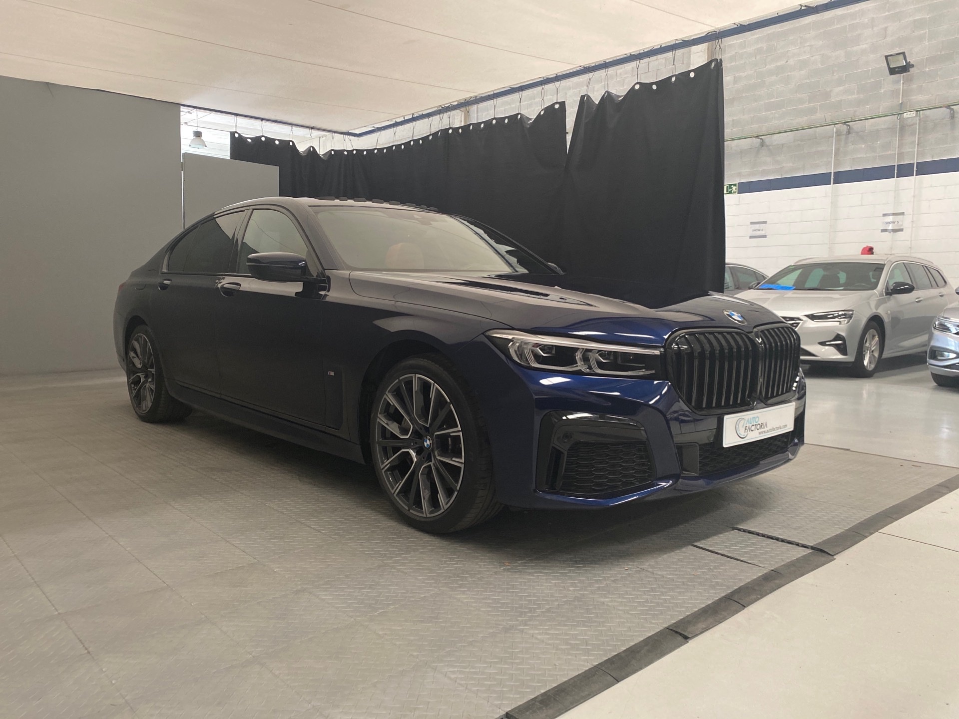 BMW 7 Series 745e M Sport - Hybrid - Automatic - 285 hp - 67.228 km M Sport