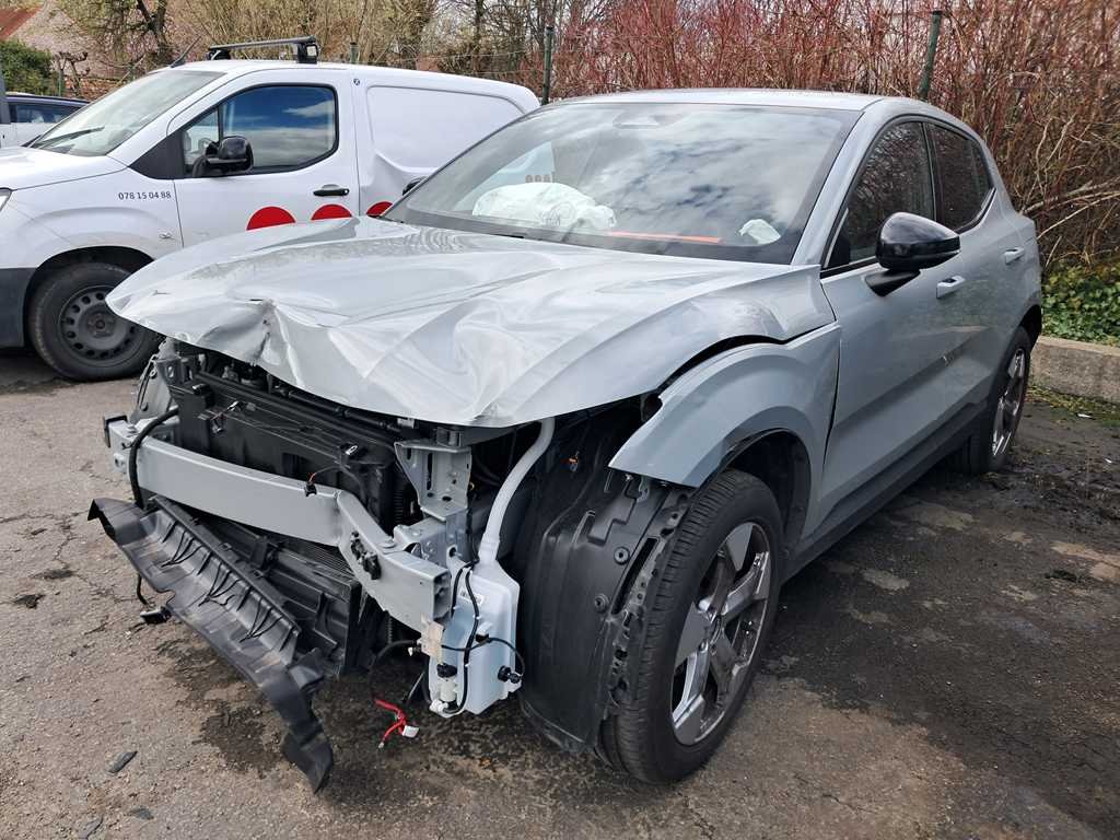 Volvo EX30 Extended Range Core - Electric - Automatic - 272 hp - 6.215 km